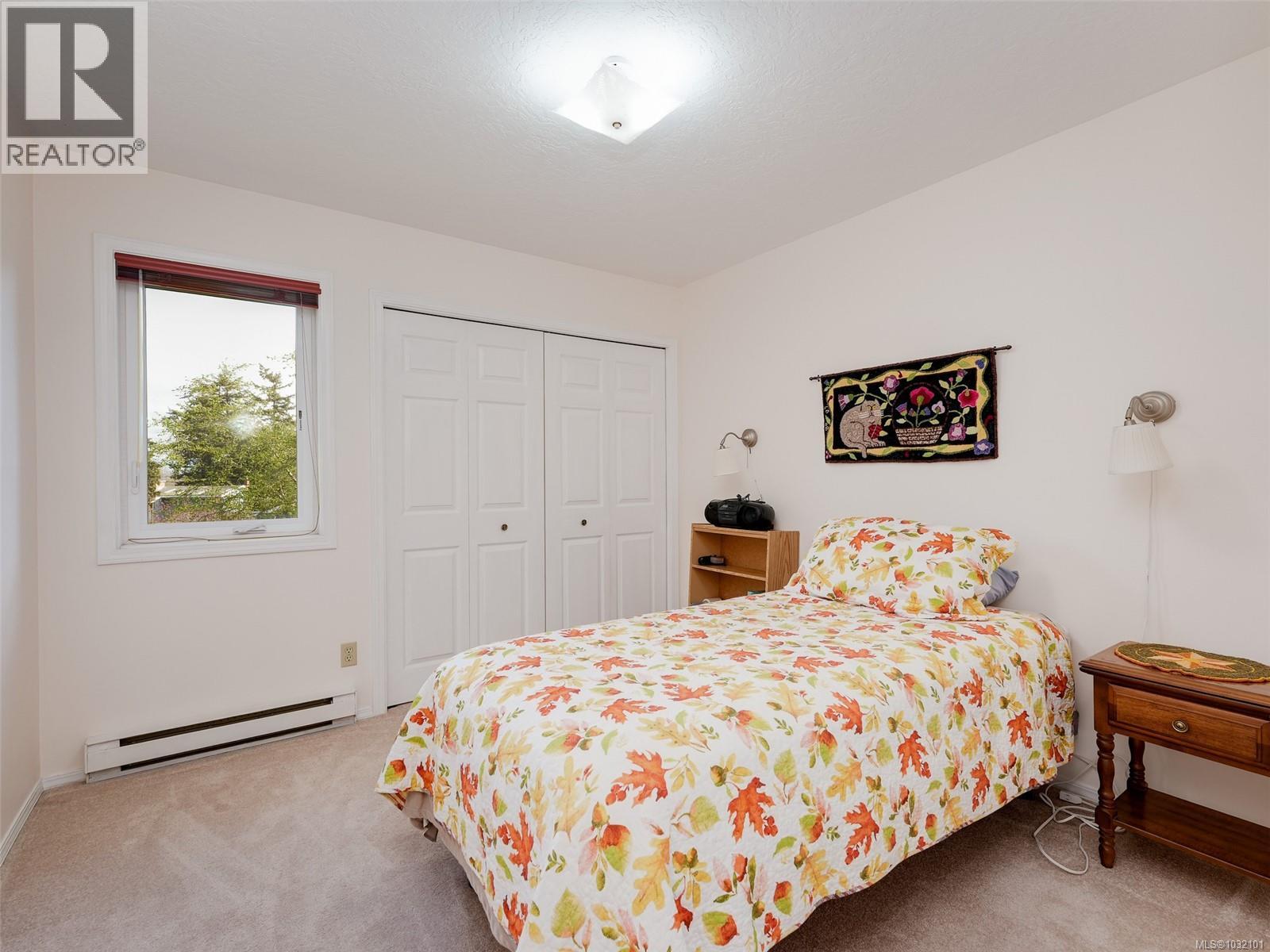  4007 Hollyridge Place, Saanich