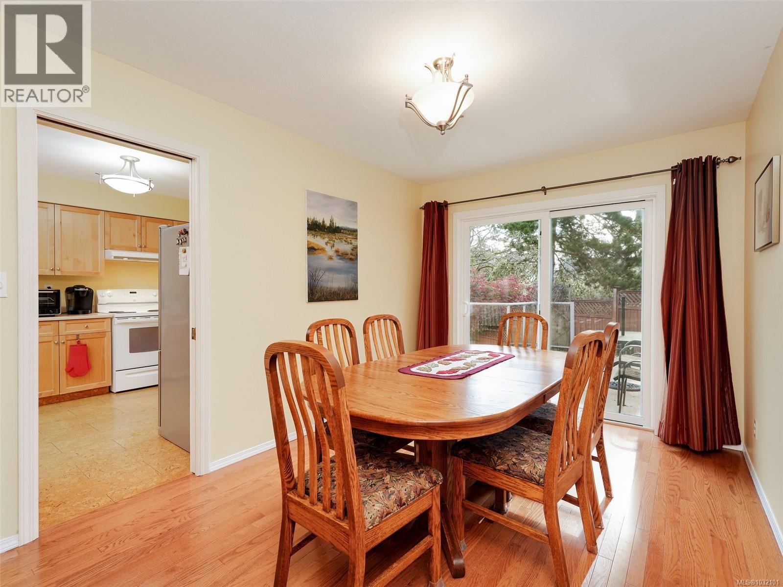  4007 Hollyridge Place, Saanich