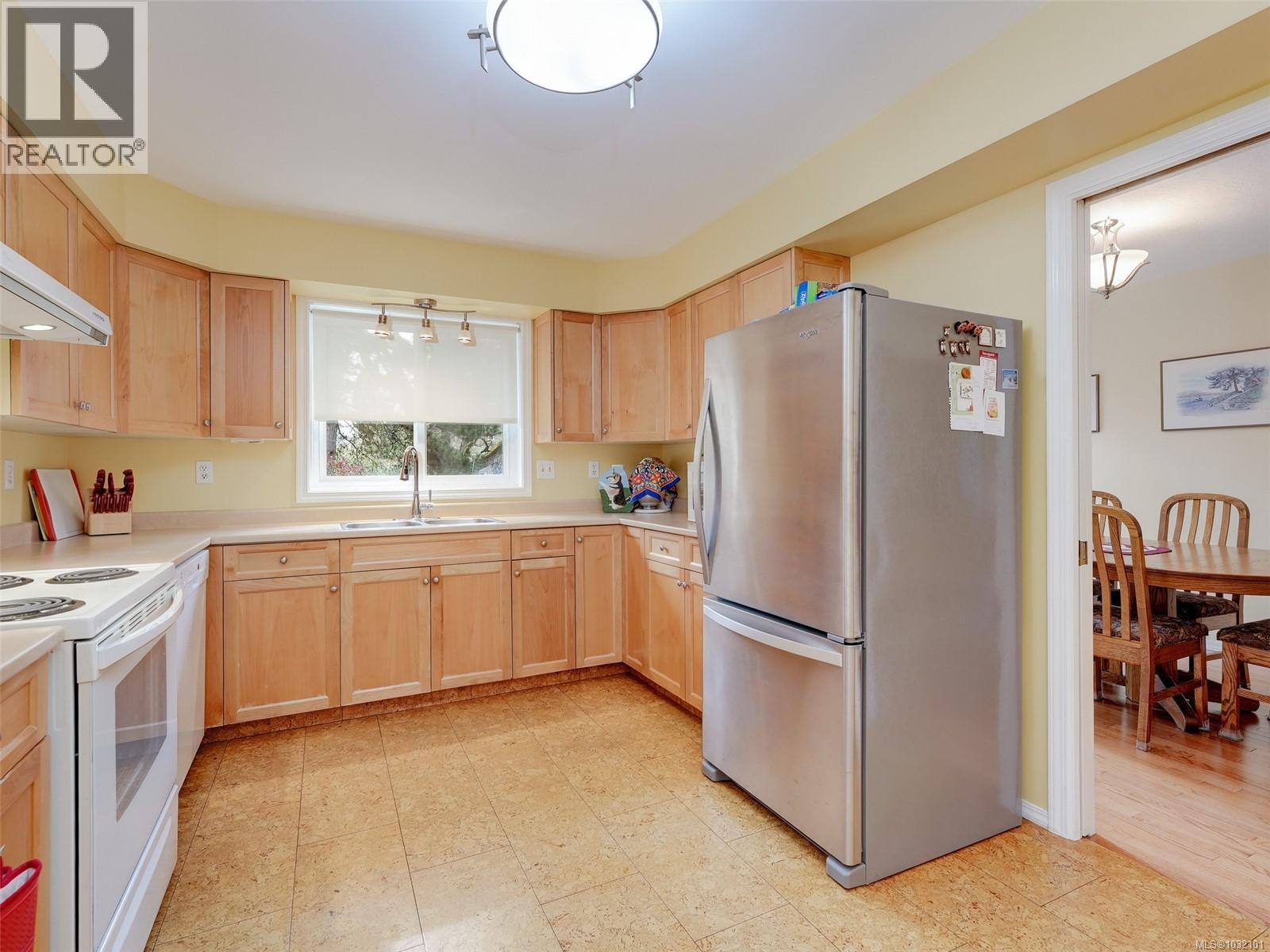  4007 Hollyridge Place, Saanich