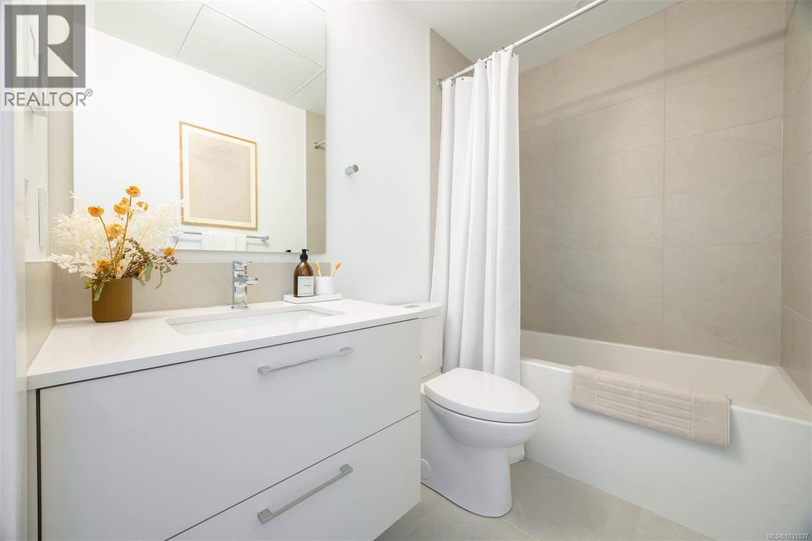 TH7 630 Gorge Road West, Saanich