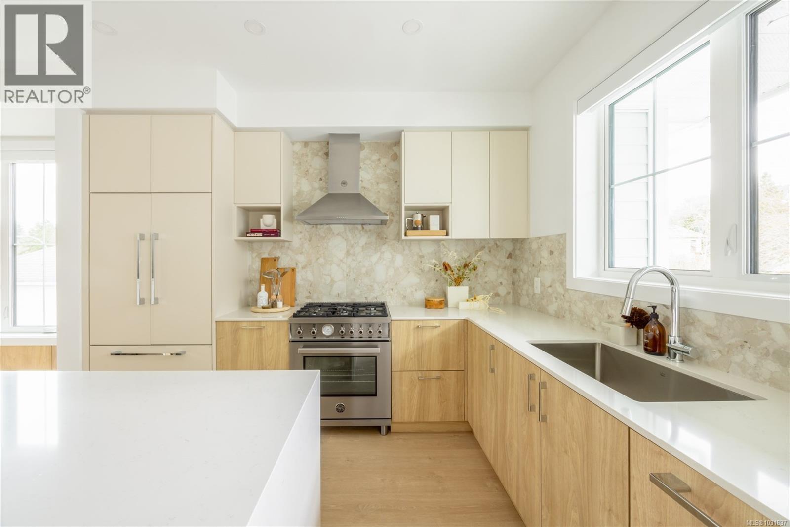 TH7 630 Gorge Road West, Saanich