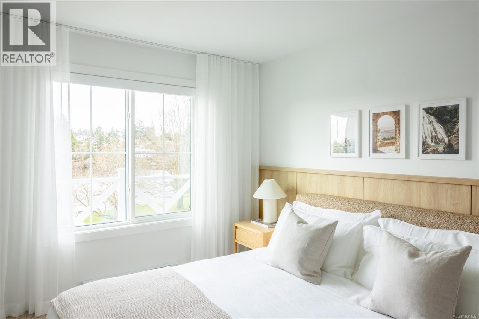 TH7 630 Gorge Road West, Saanich