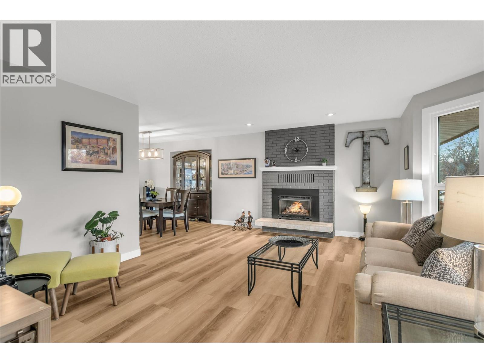 Living room w/ gas fireplace