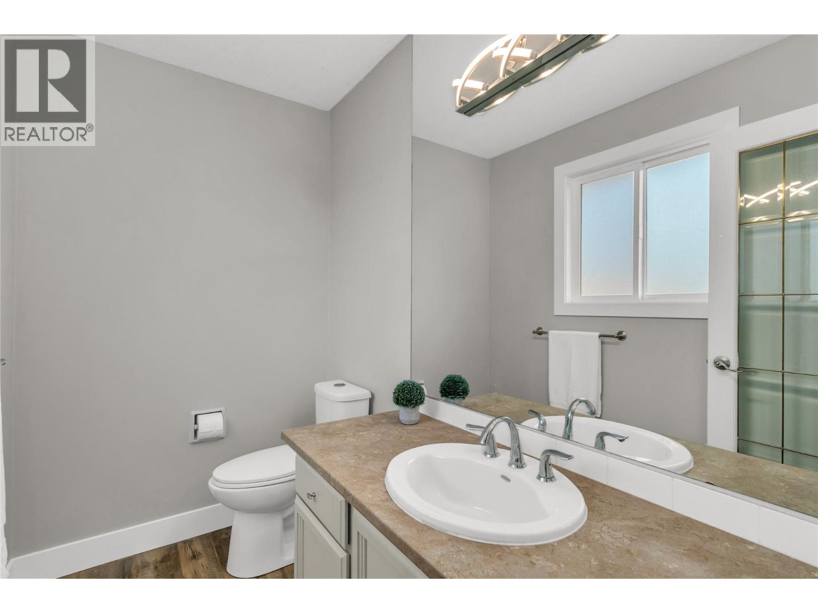 2PCE Ensuite Bath