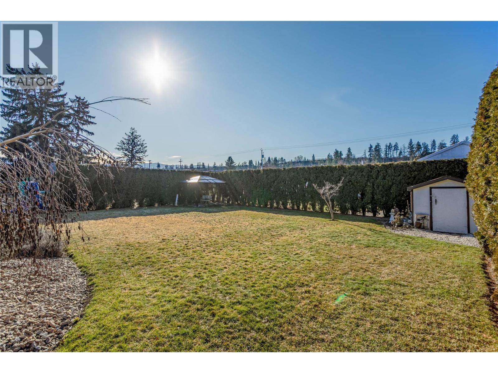 Expansive yard