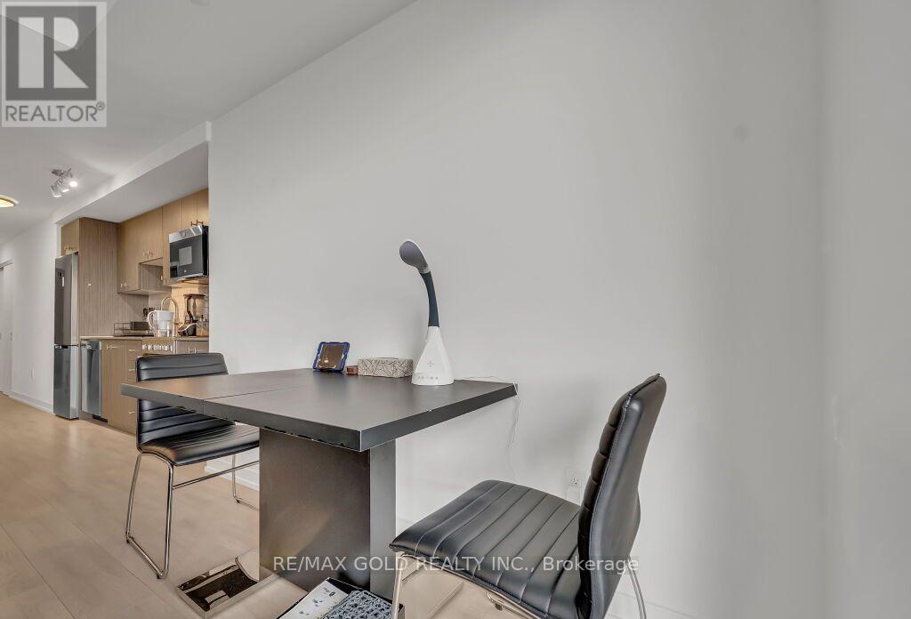 #1405 5 WELLINGTON STREET - 32