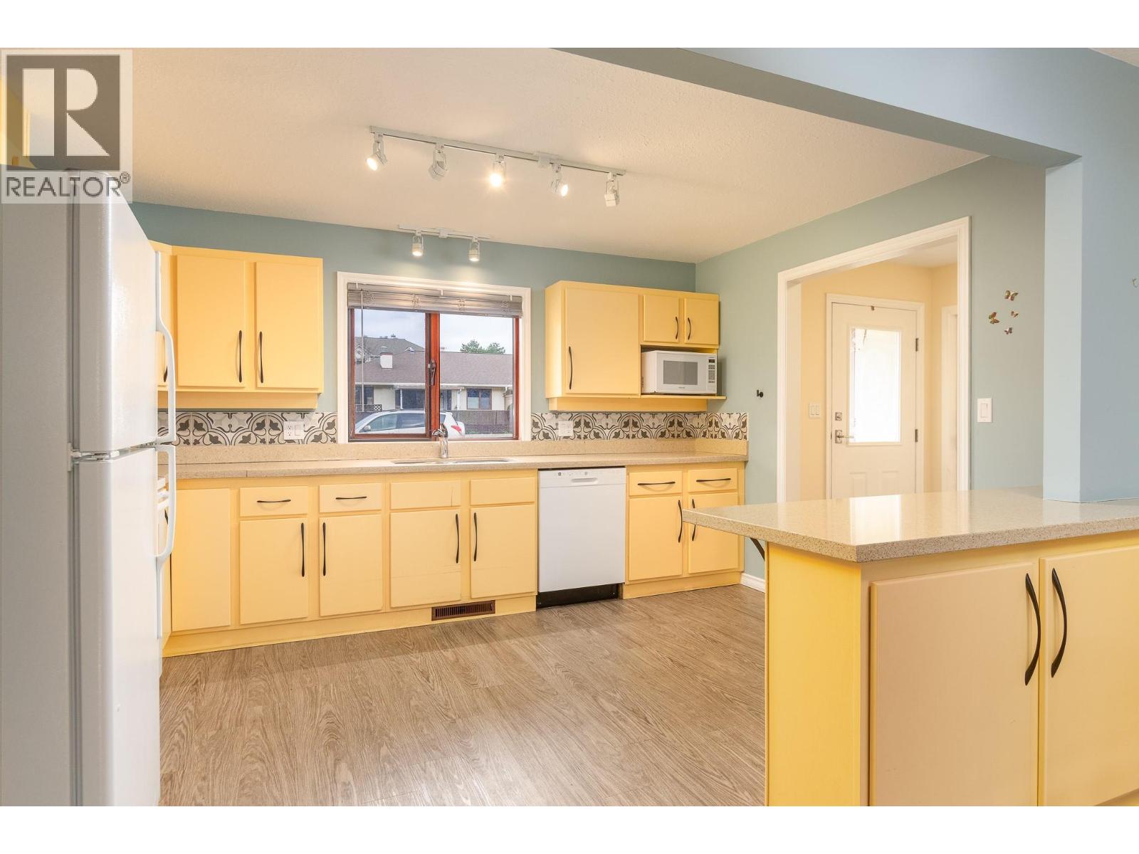 #11 151 8 AVENUE SW - 11