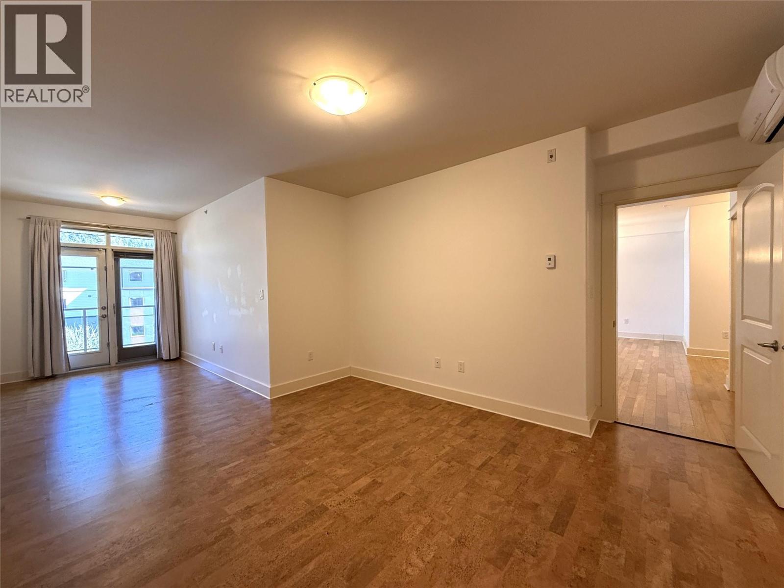 #302 909 RADIO AVENUE - 24