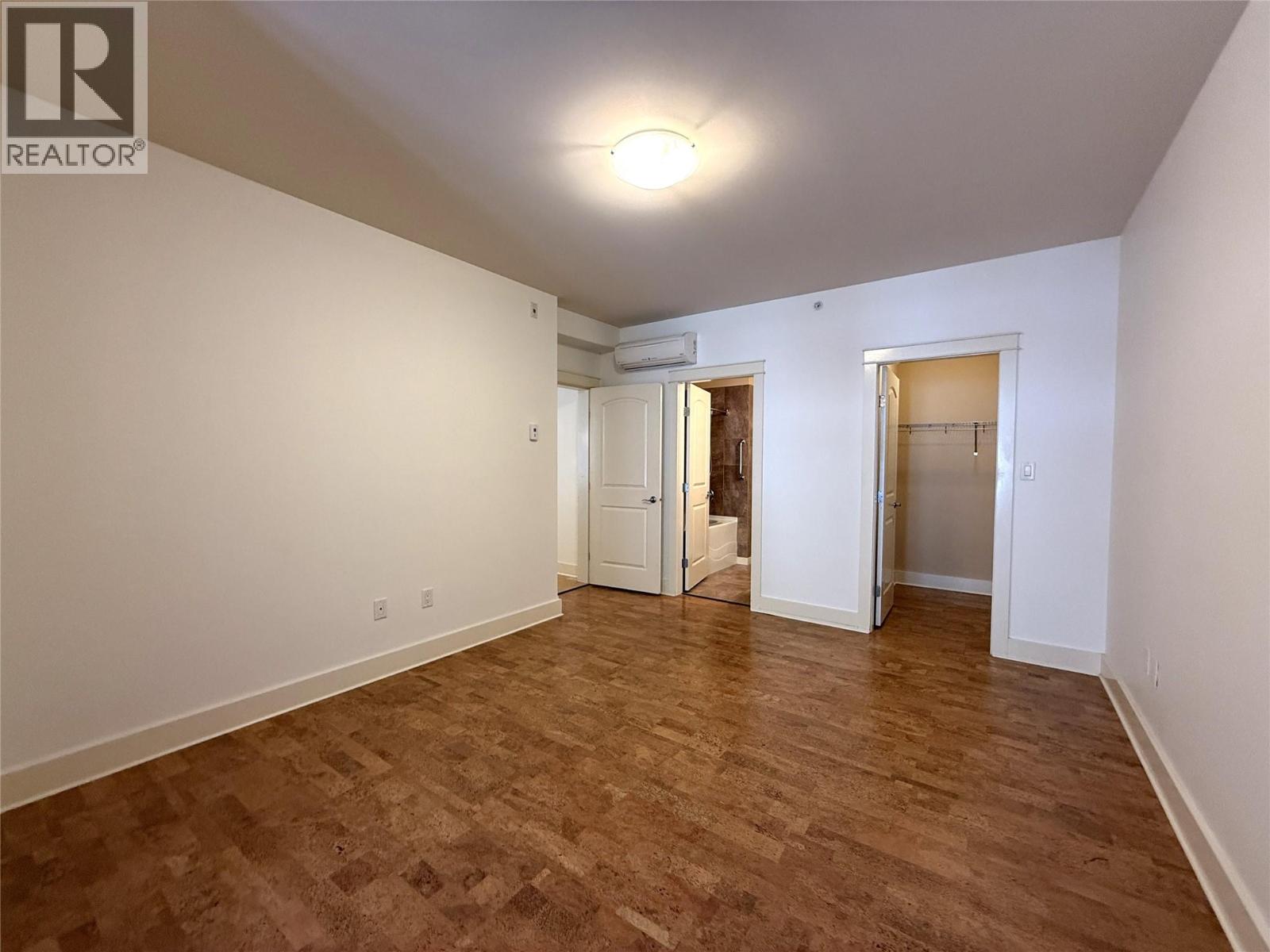 #302 909 RADIO AVENUE - 25