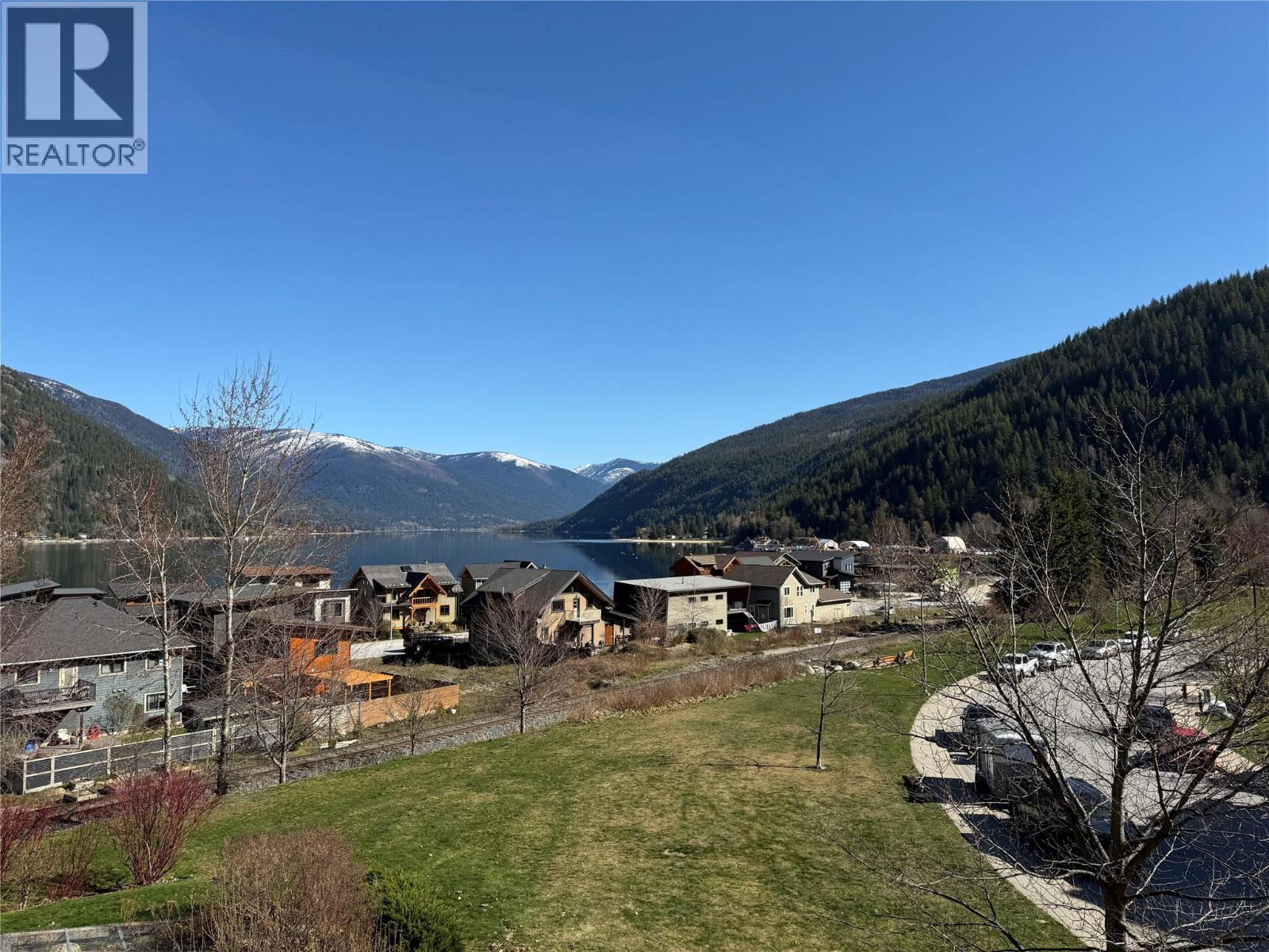 #302 909 RADIO AVENUE - 30