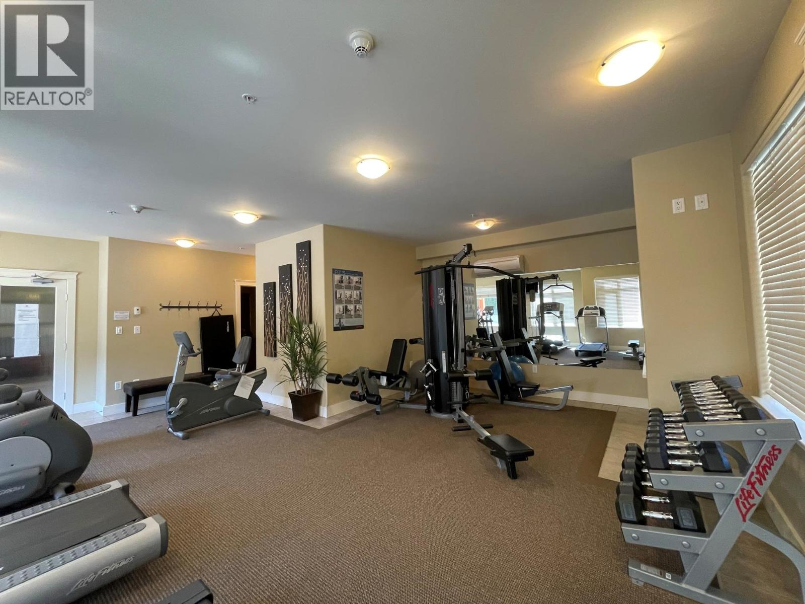 #302 909 RADIO AVENUE - 39