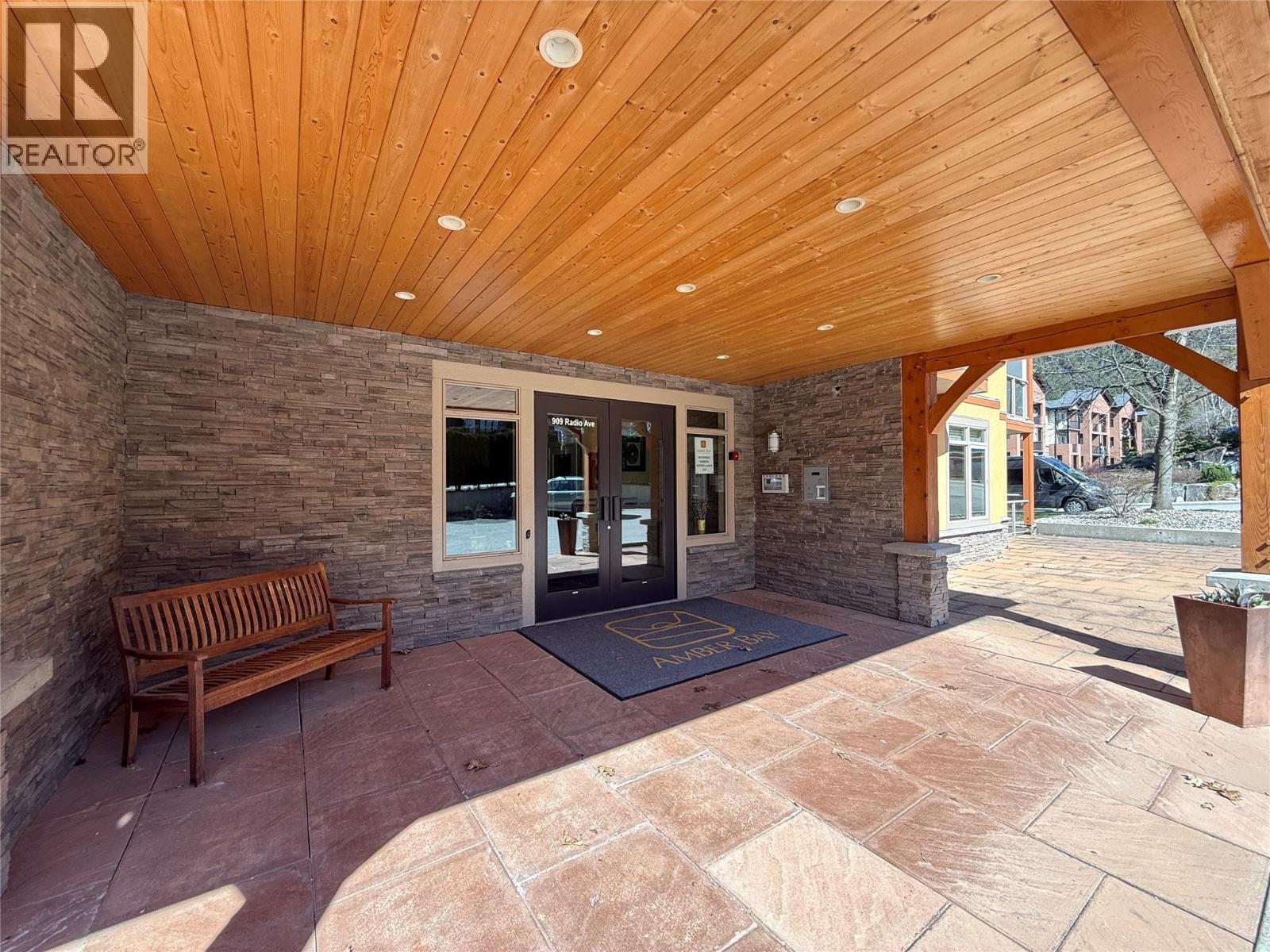 #302 909 RADIO AVENUE - 4