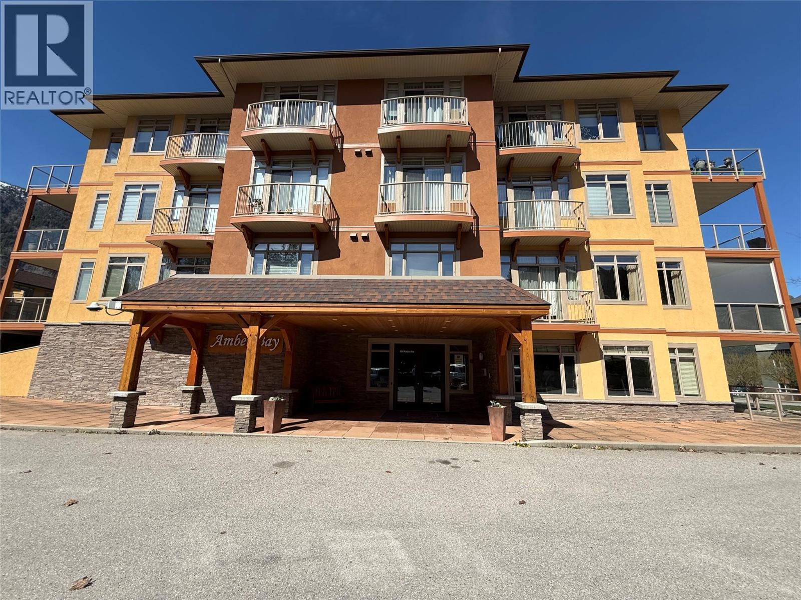 #302 909 RADIO AVENUE - 40