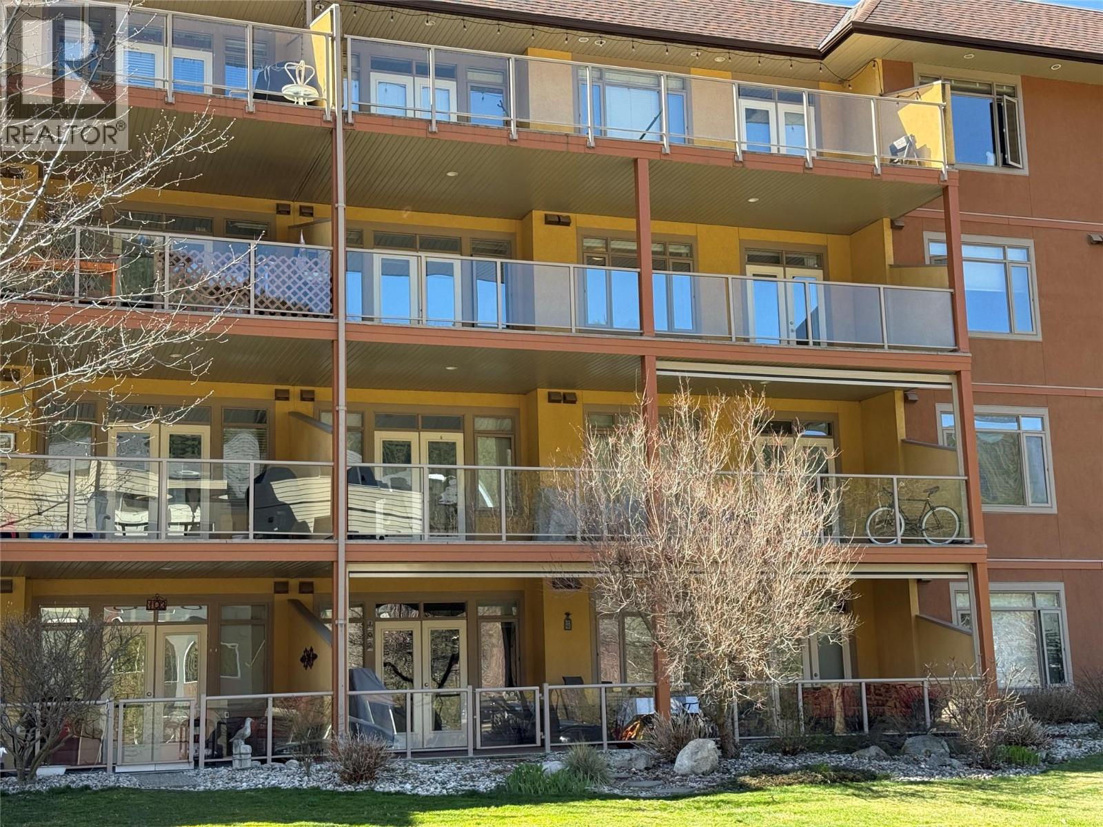 #302 909 RADIO AVENUE - 6