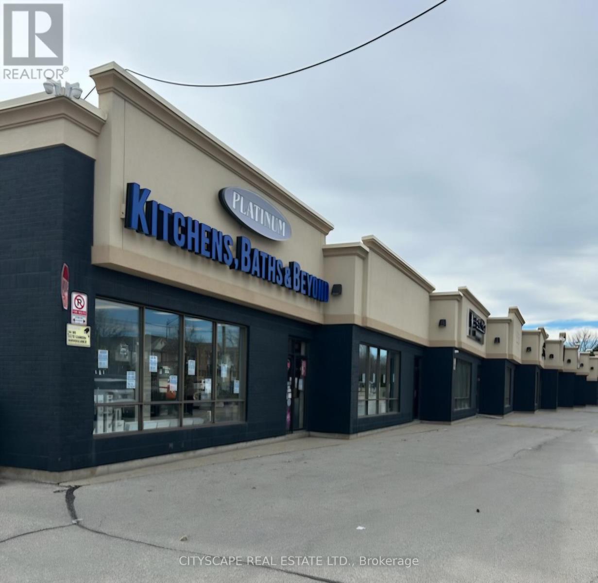 1-2 - 18 THOMPSON ROAD N