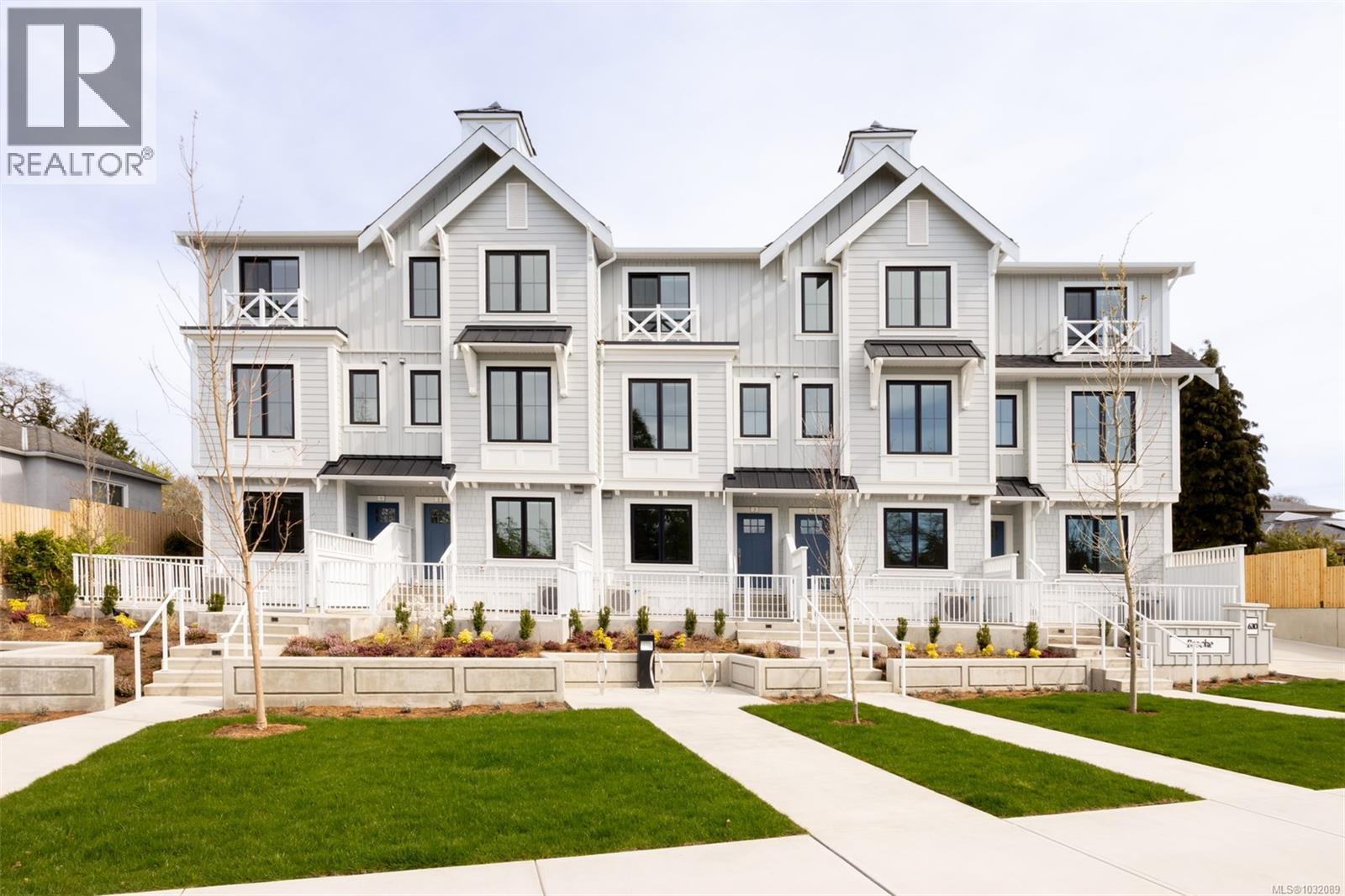 TH18 630 Gorge Road West, Saanich