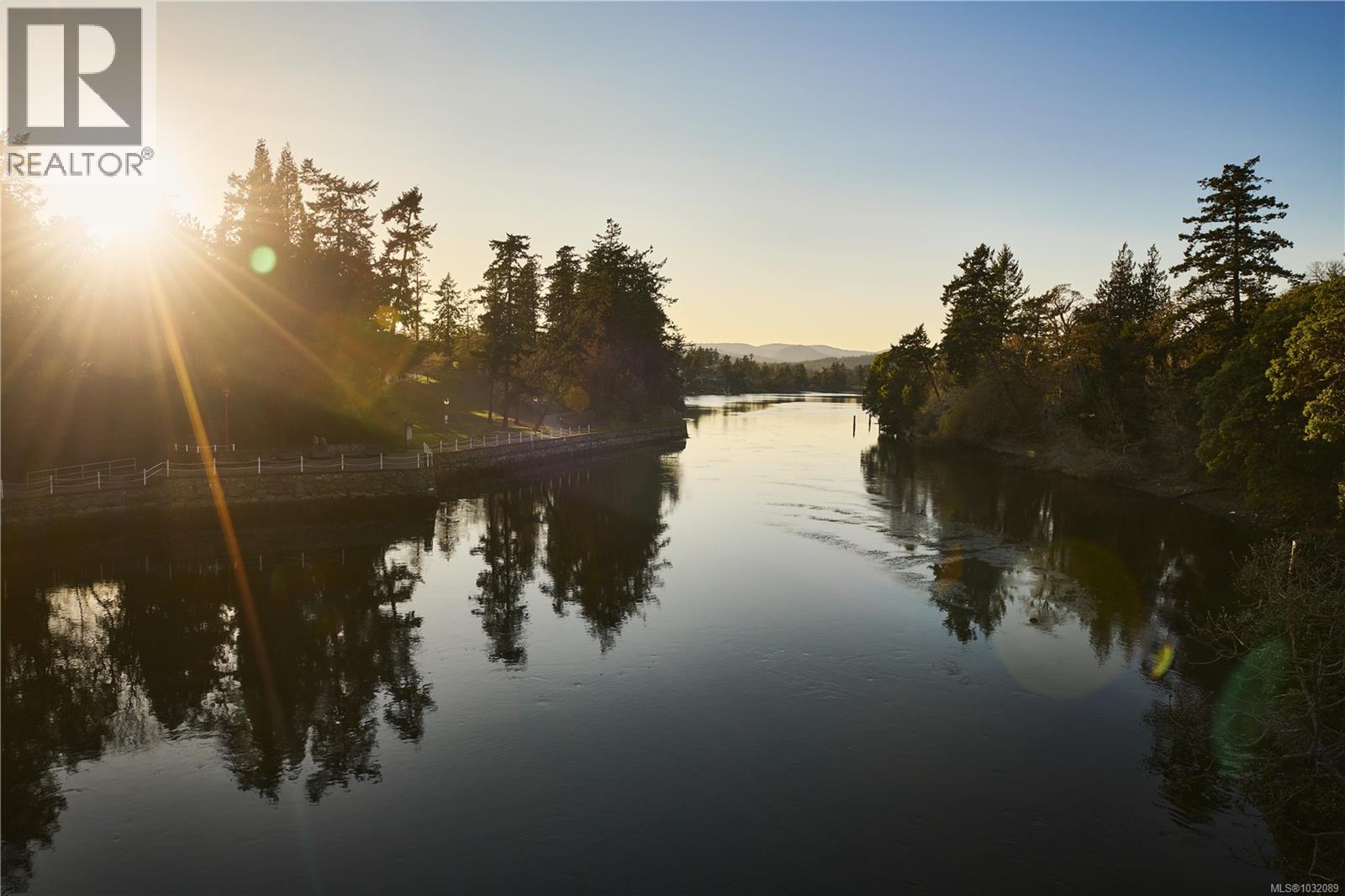 TH18 630 Gorge Road West, Saanich