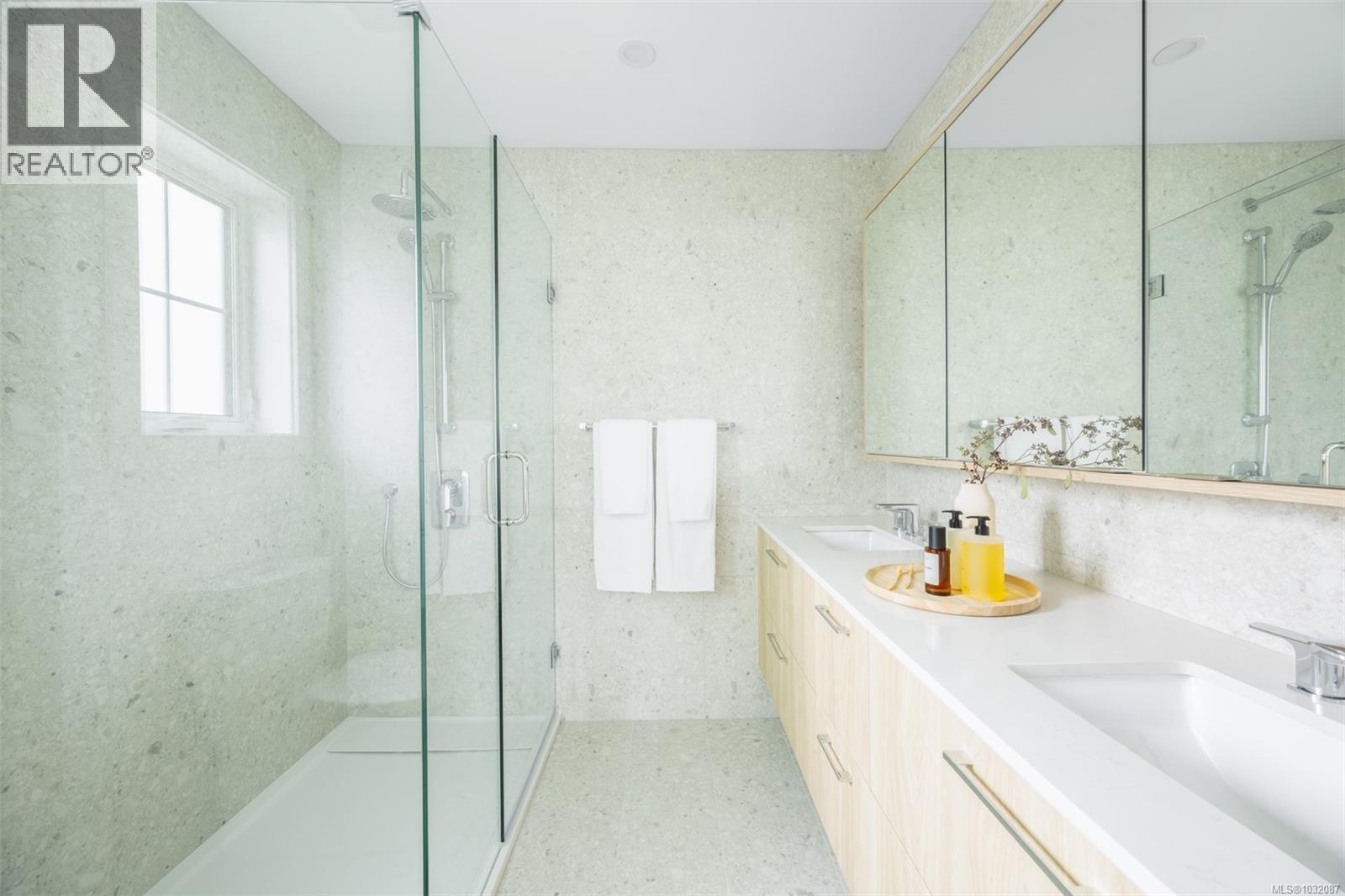 TH4 630 Gorge Road West, Saanich