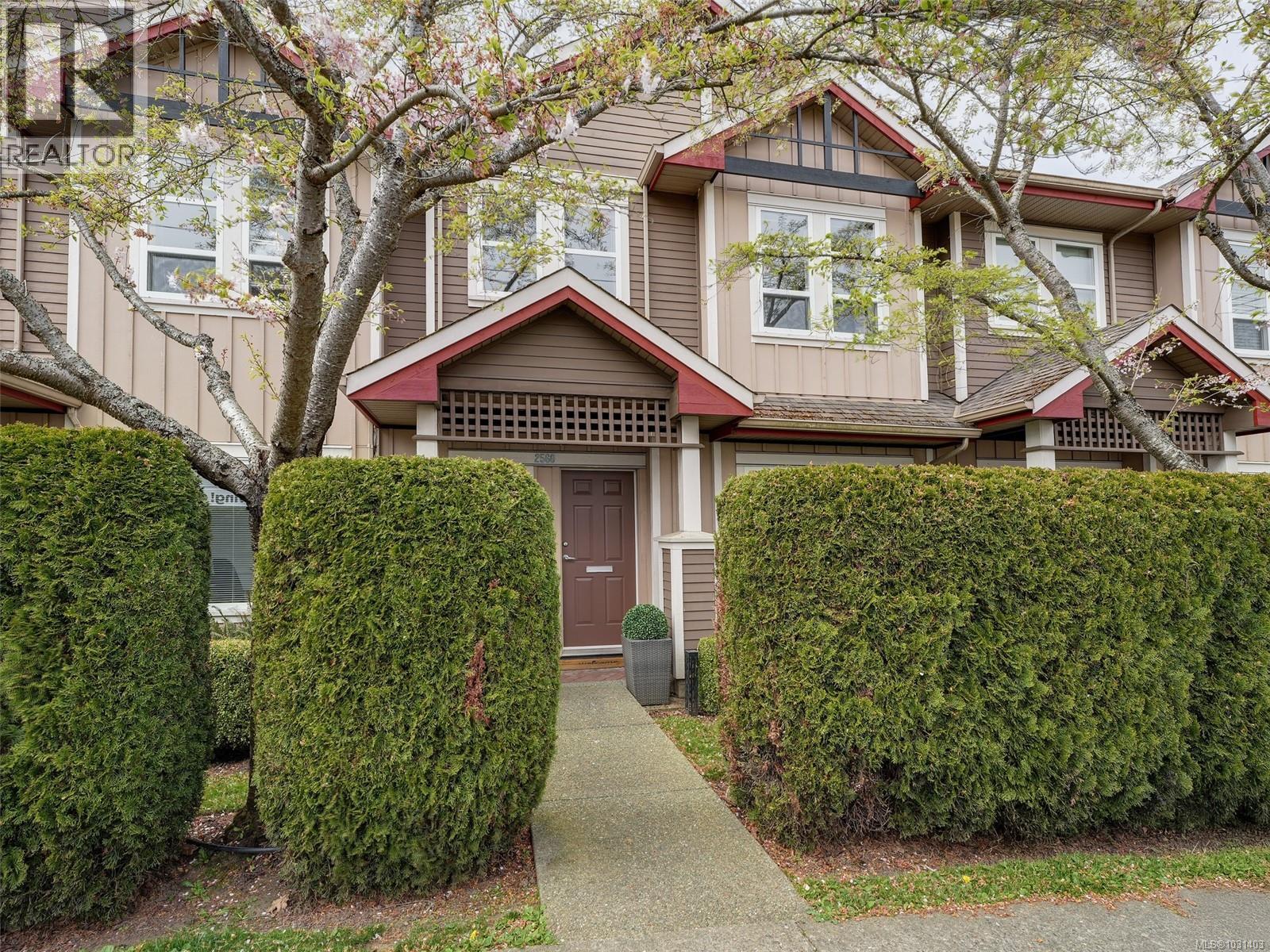  2560 Cadboro Bay Road, Oak Bay