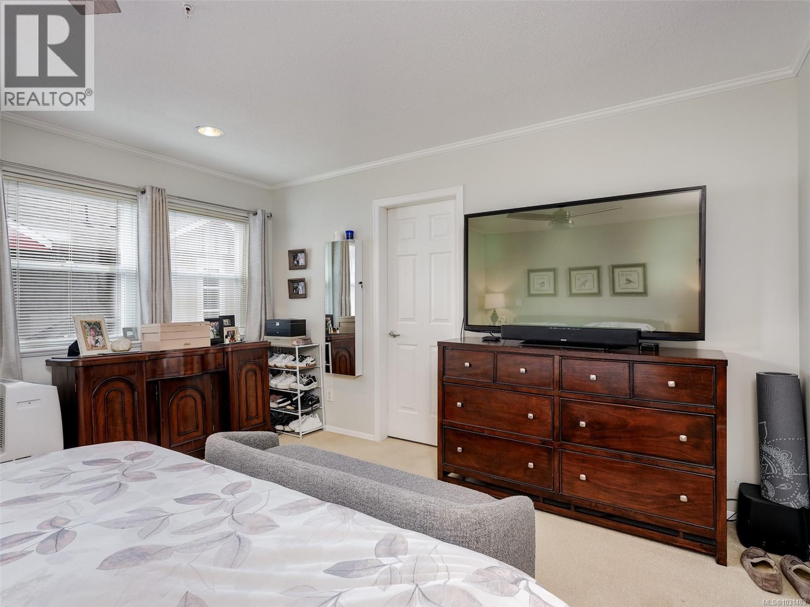  2560 Cadboro Bay Road, Oak Bay