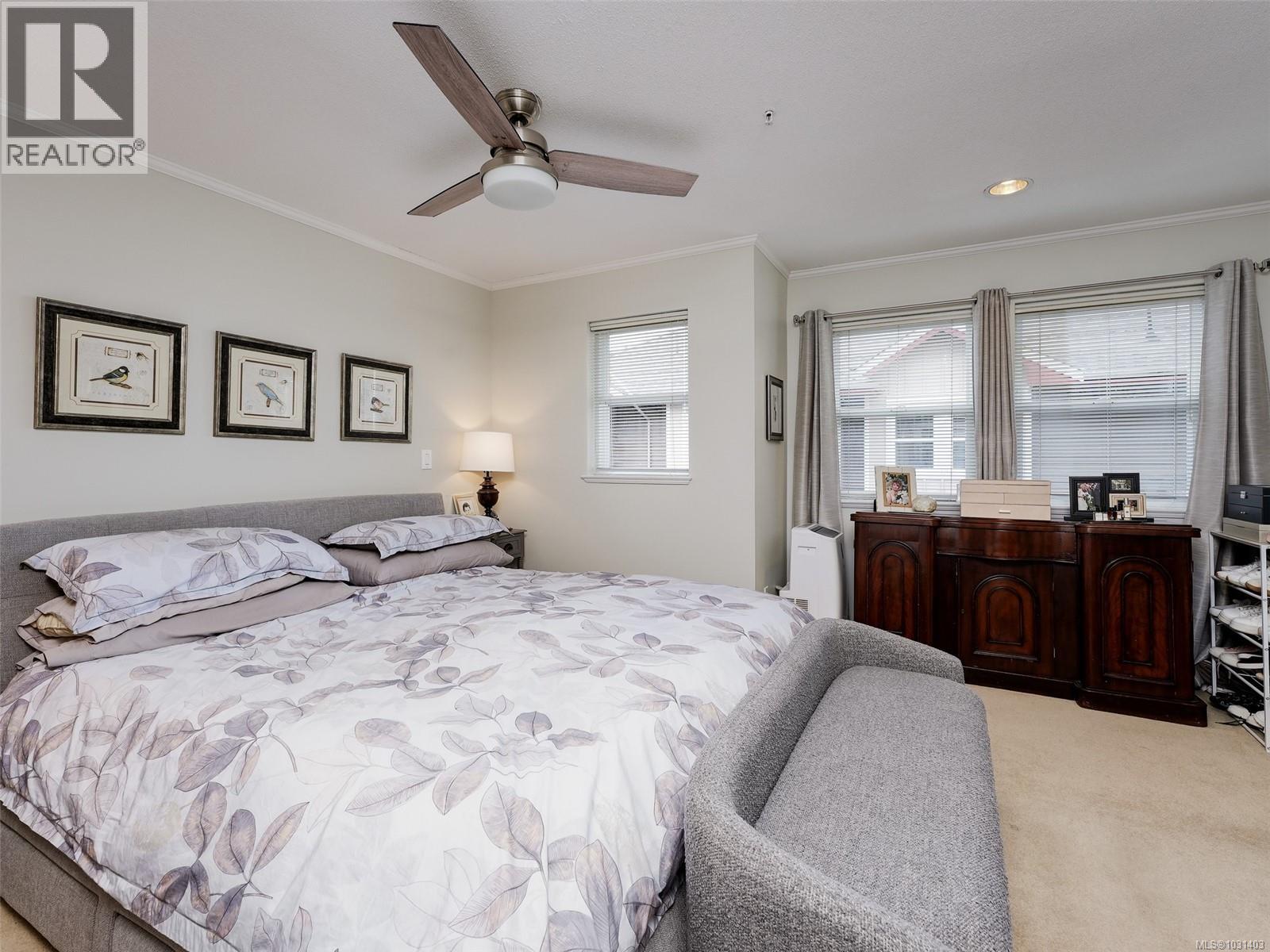  2560 Cadboro Bay Road, Oak Bay