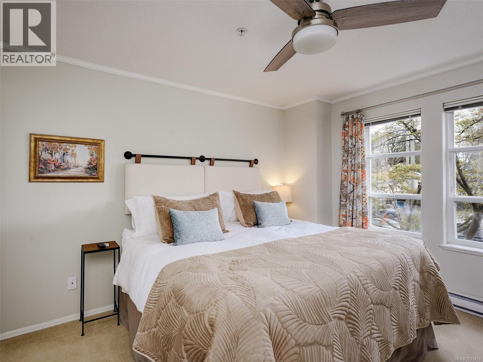  2560 Cadboro Bay Road, Oak Bay