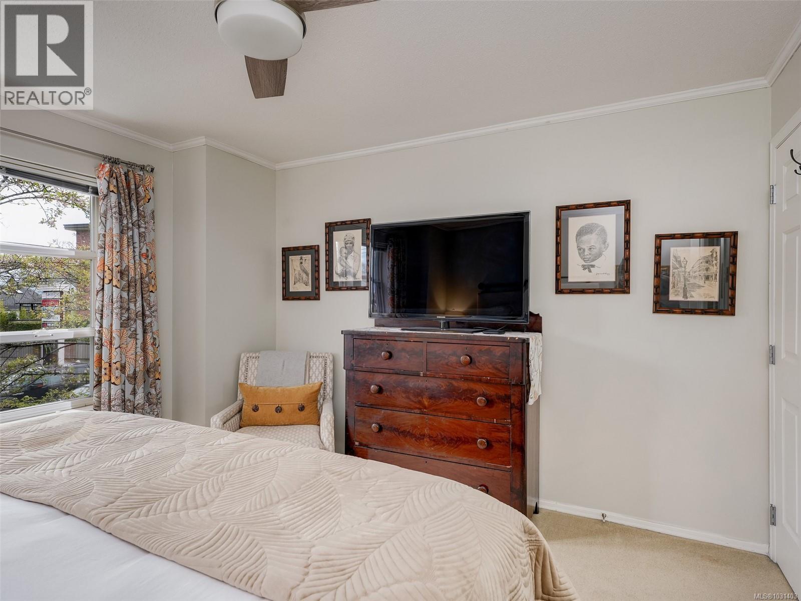  2560 Cadboro Bay Road, Oak Bay