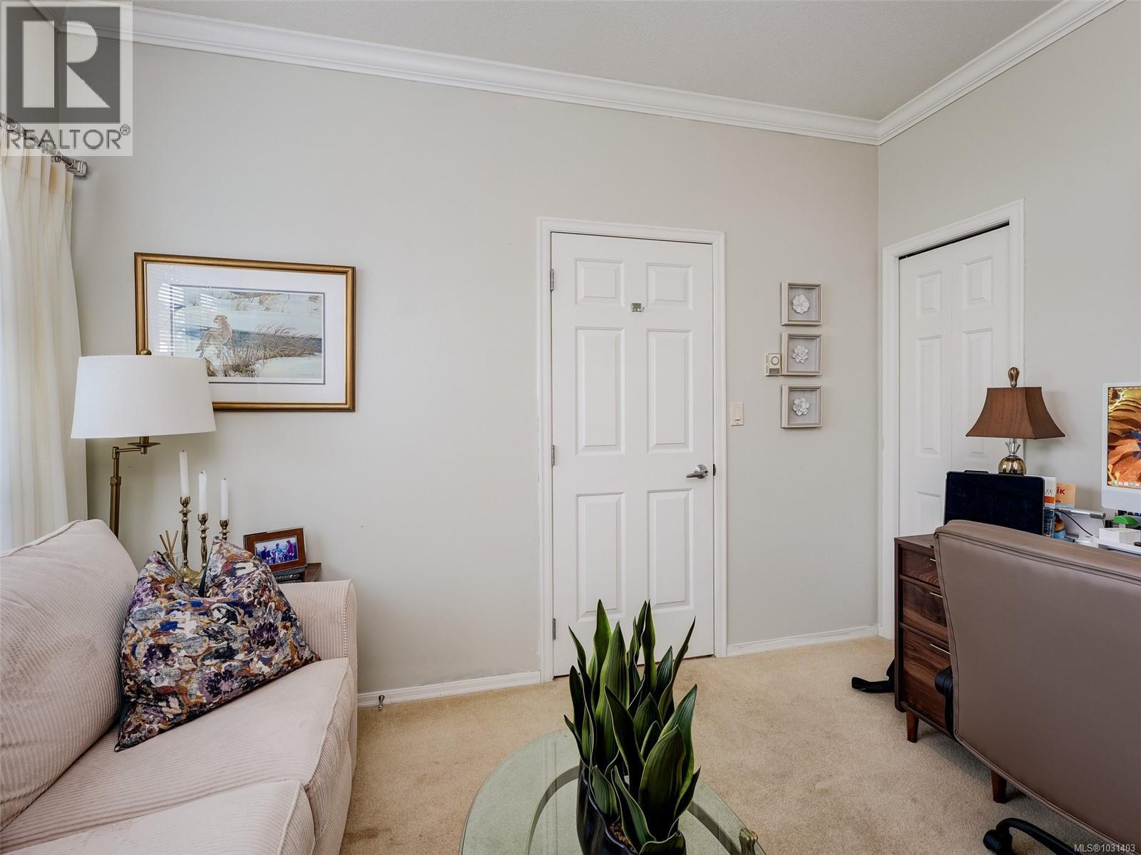  2560 Cadboro Bay Road, Oak Bay