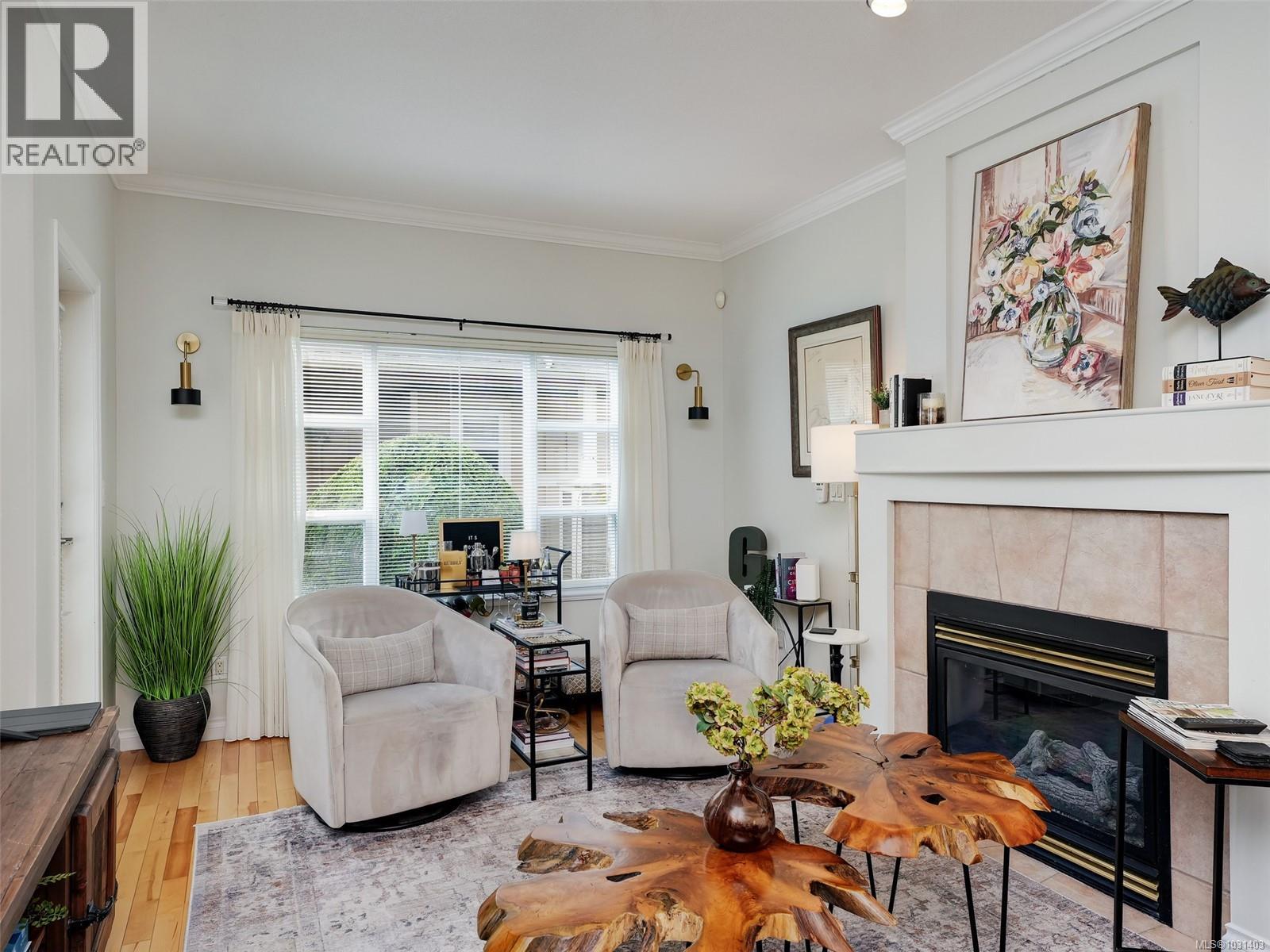  2560 Cadboro Bay Road, Oak Bay