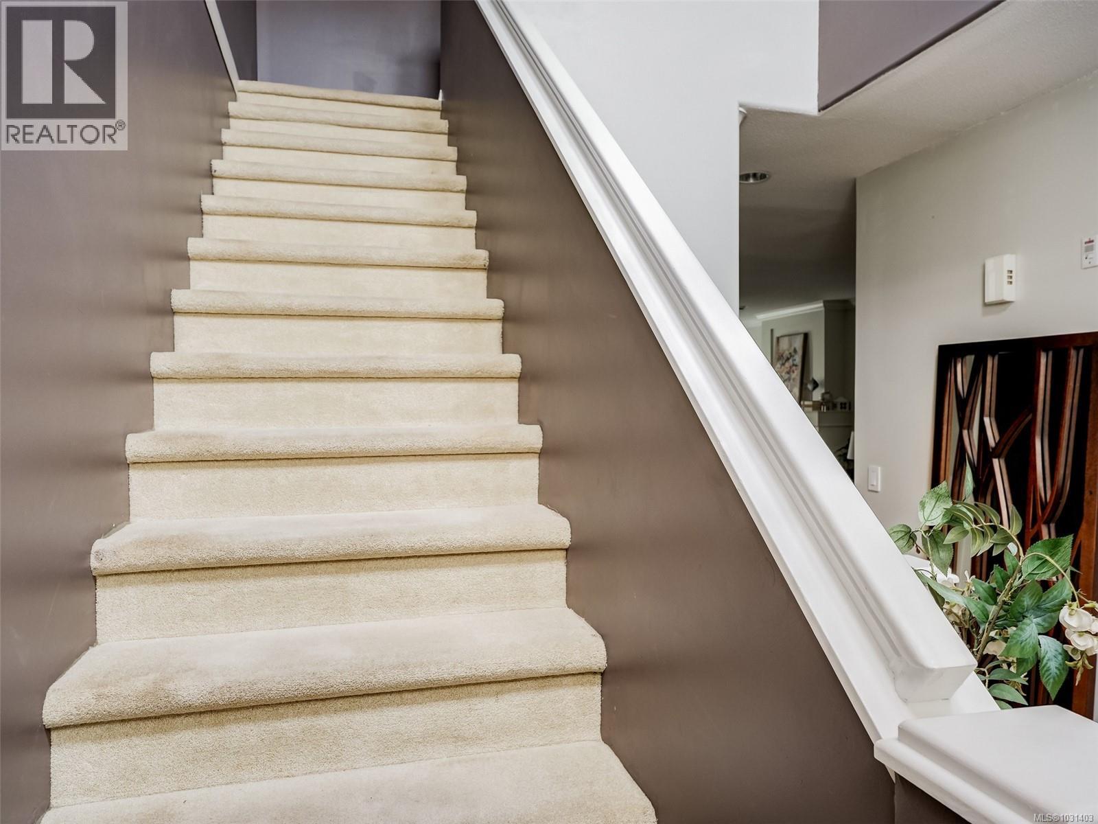  2560 Cadboro Bay Road, Oak Bay