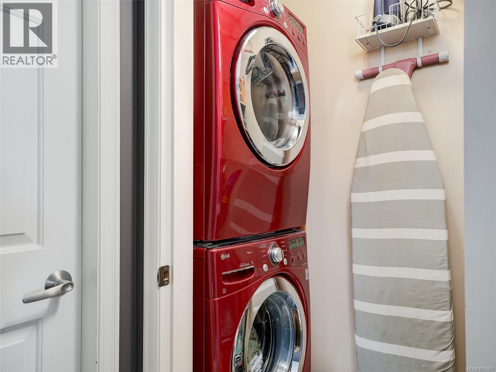  2560 Cadboro Bay Road, Oak Bay