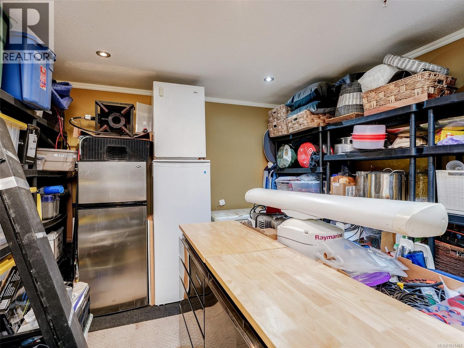  2560 Cadboro Bay Road, Oak Bay