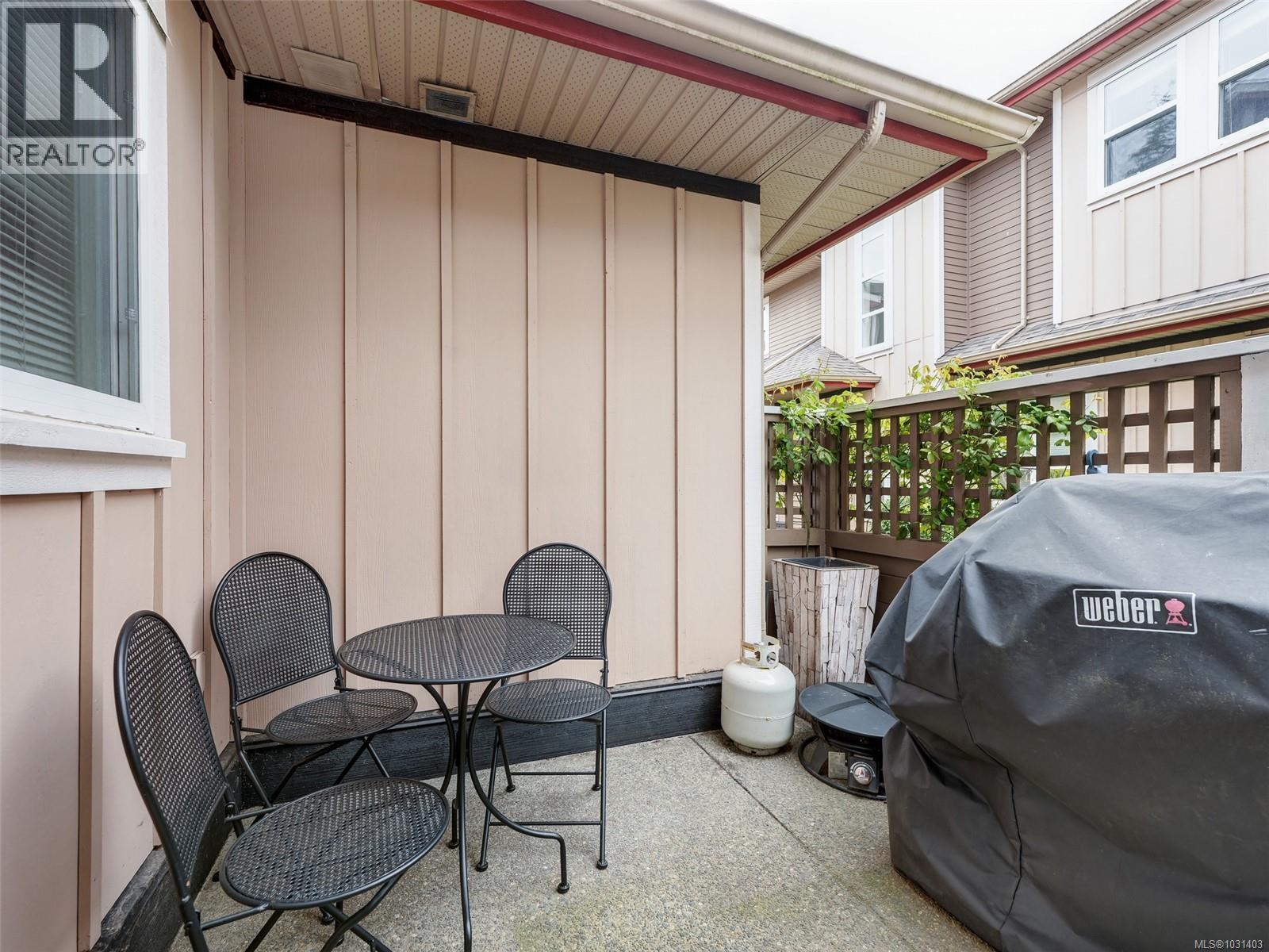  2560 Cadboro Bay Road, Oak Bay