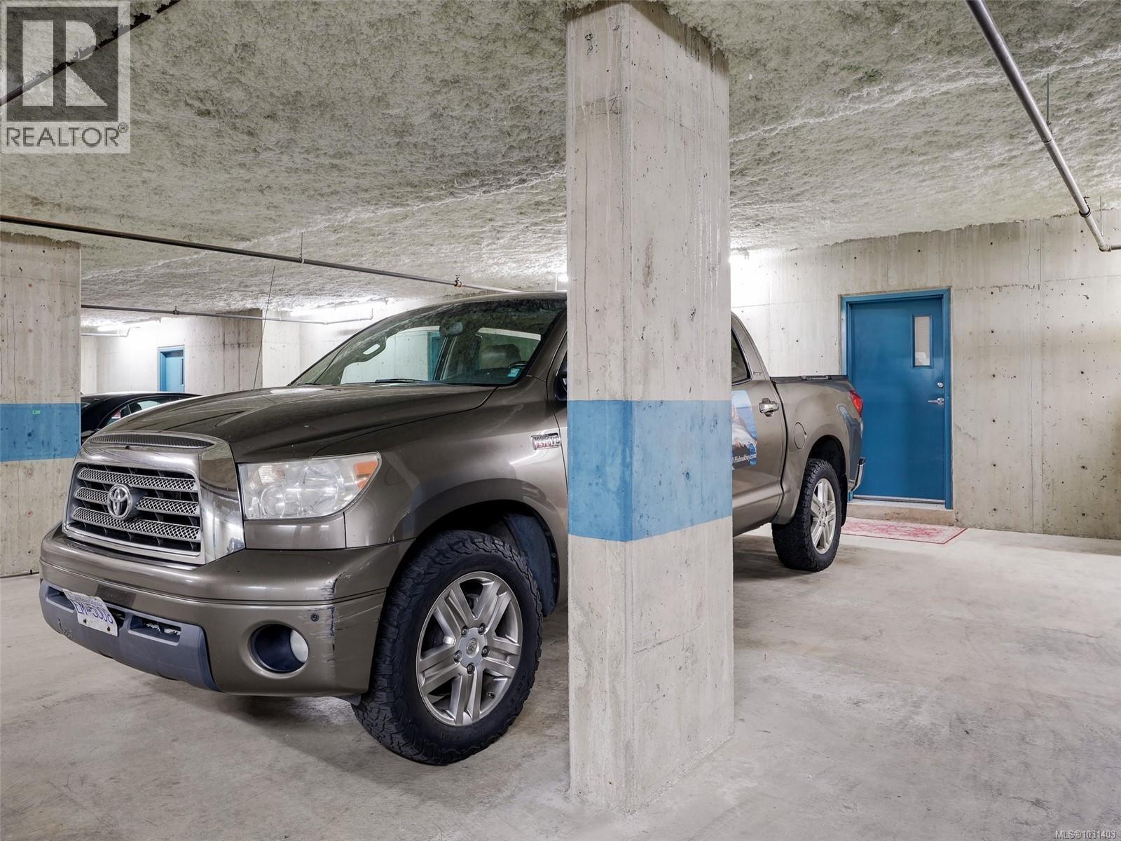  2560 Cadboro Bay Road, Oak Bay