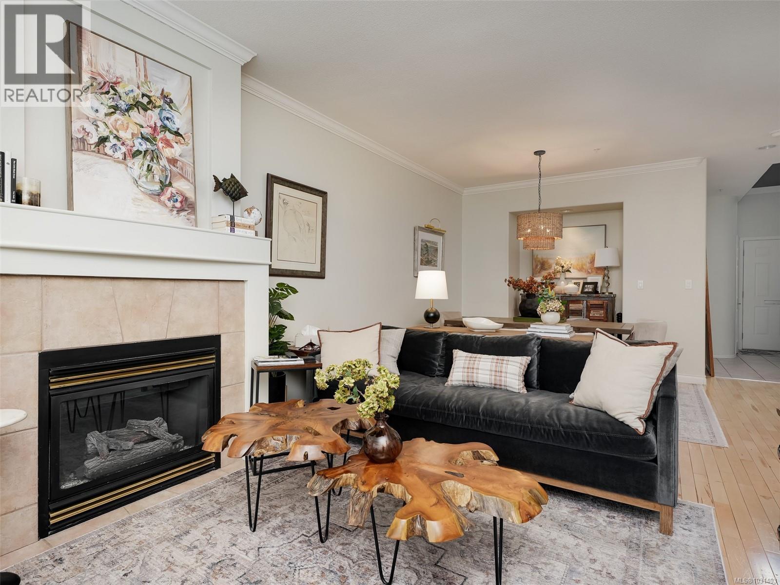  2560 Cadboro Bay Road, Oak Bay