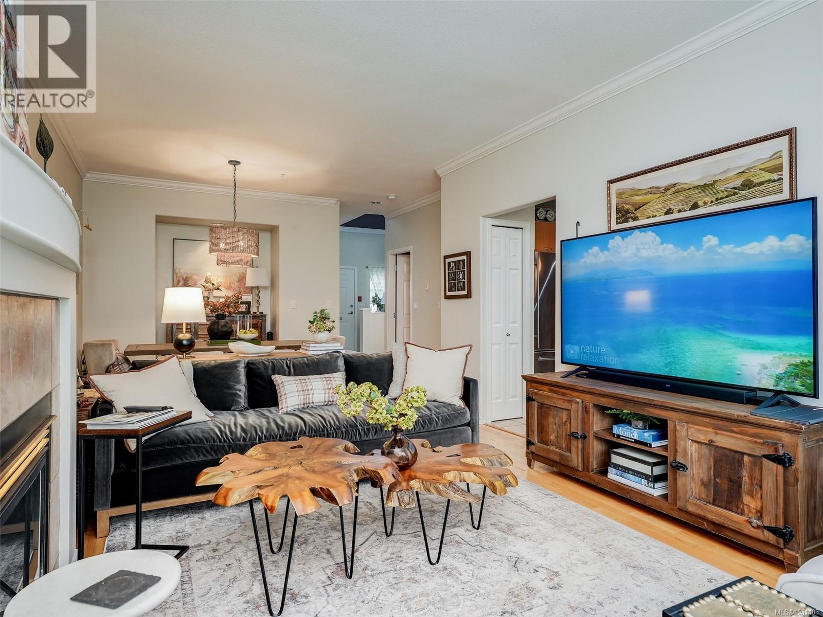  2560 Cadboro Bay Road, Oak Bay