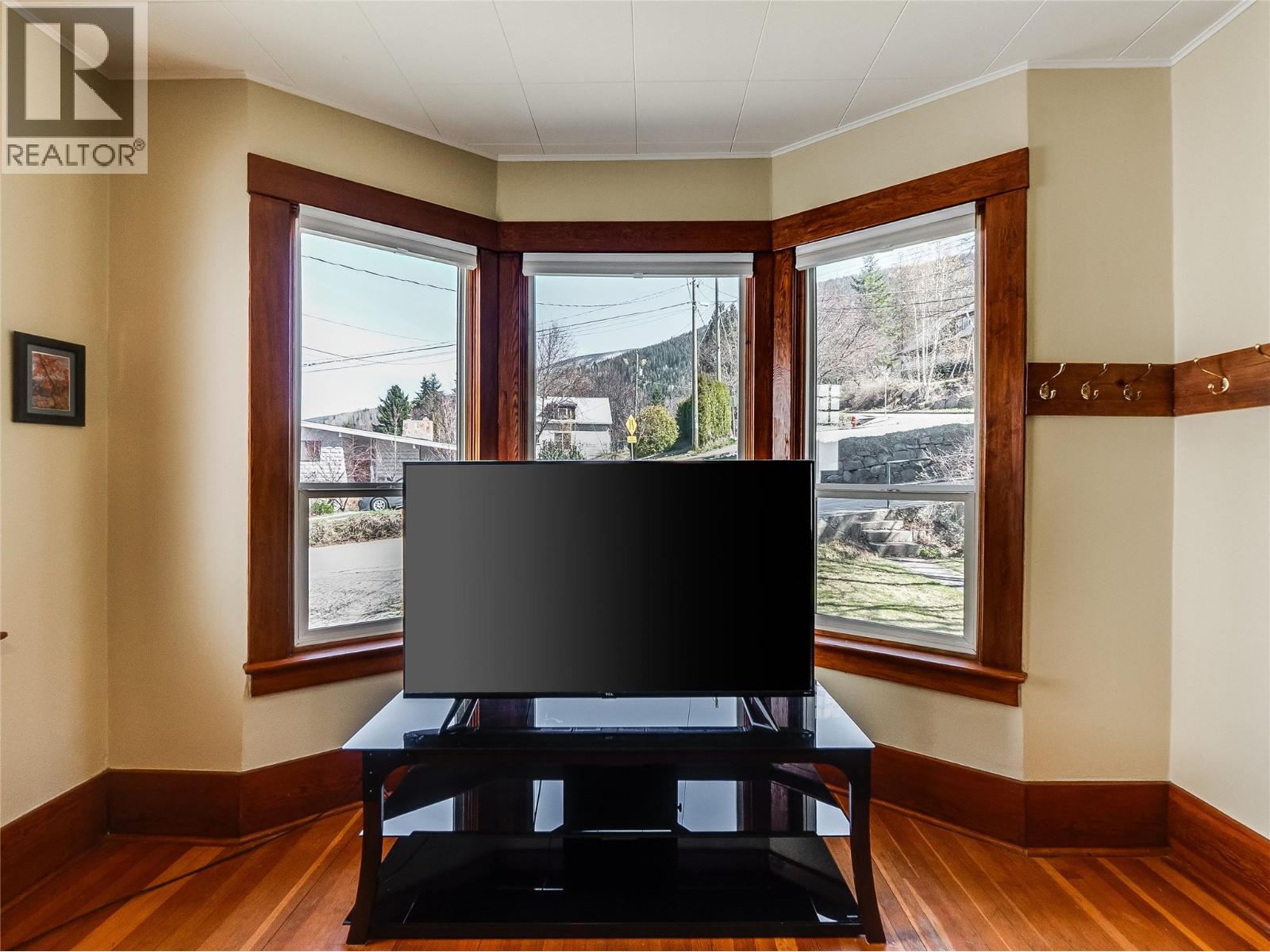 1320 FALLS STREET - 11