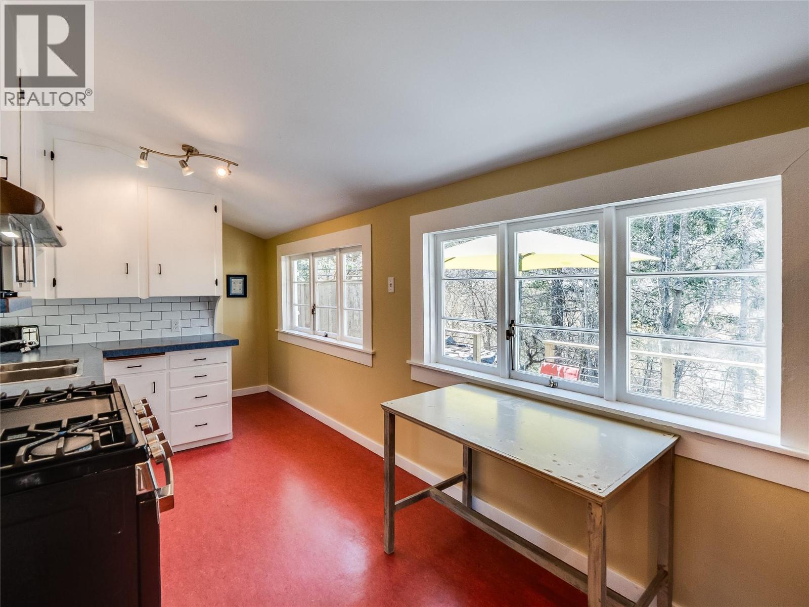 1320 FALLS STREET - 16