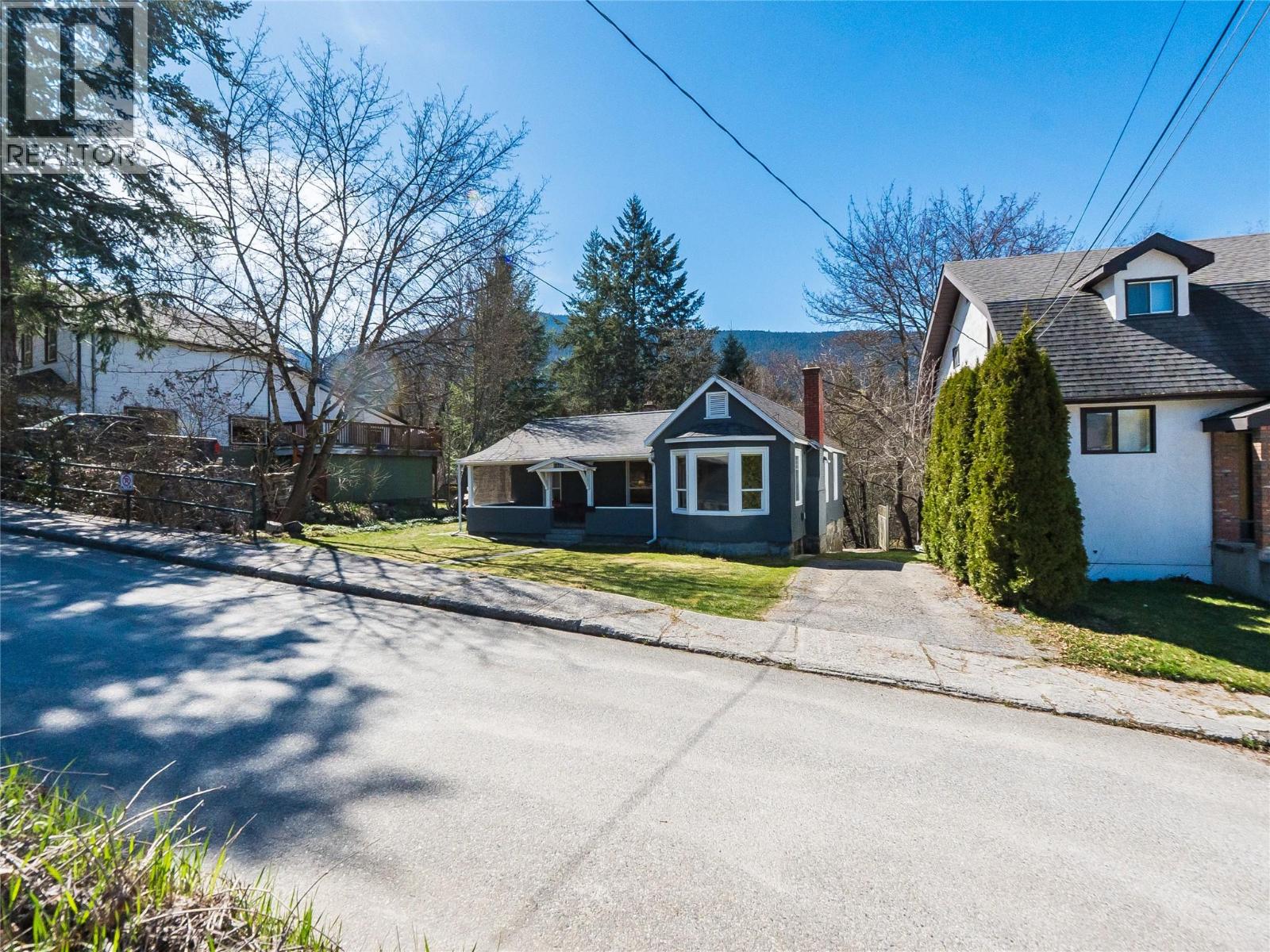 1320 FALLS STREET - 32