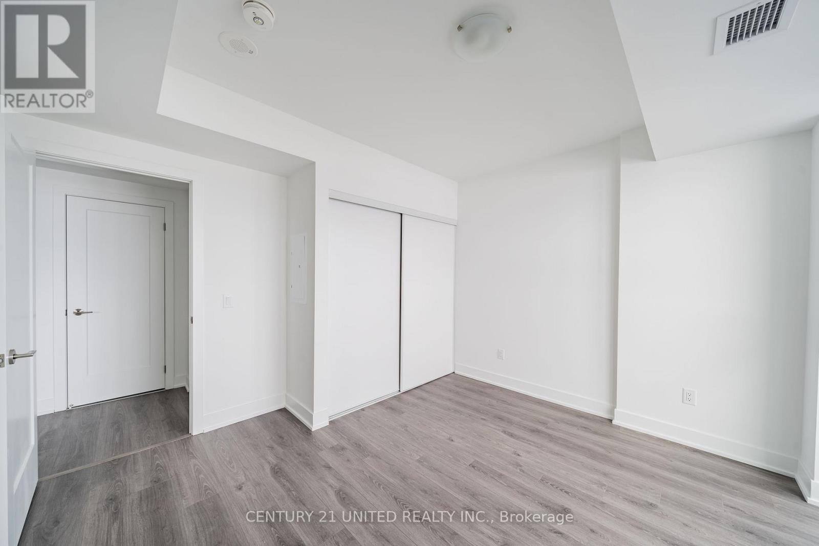 #1203 2545 SIMCOE STREET - 25