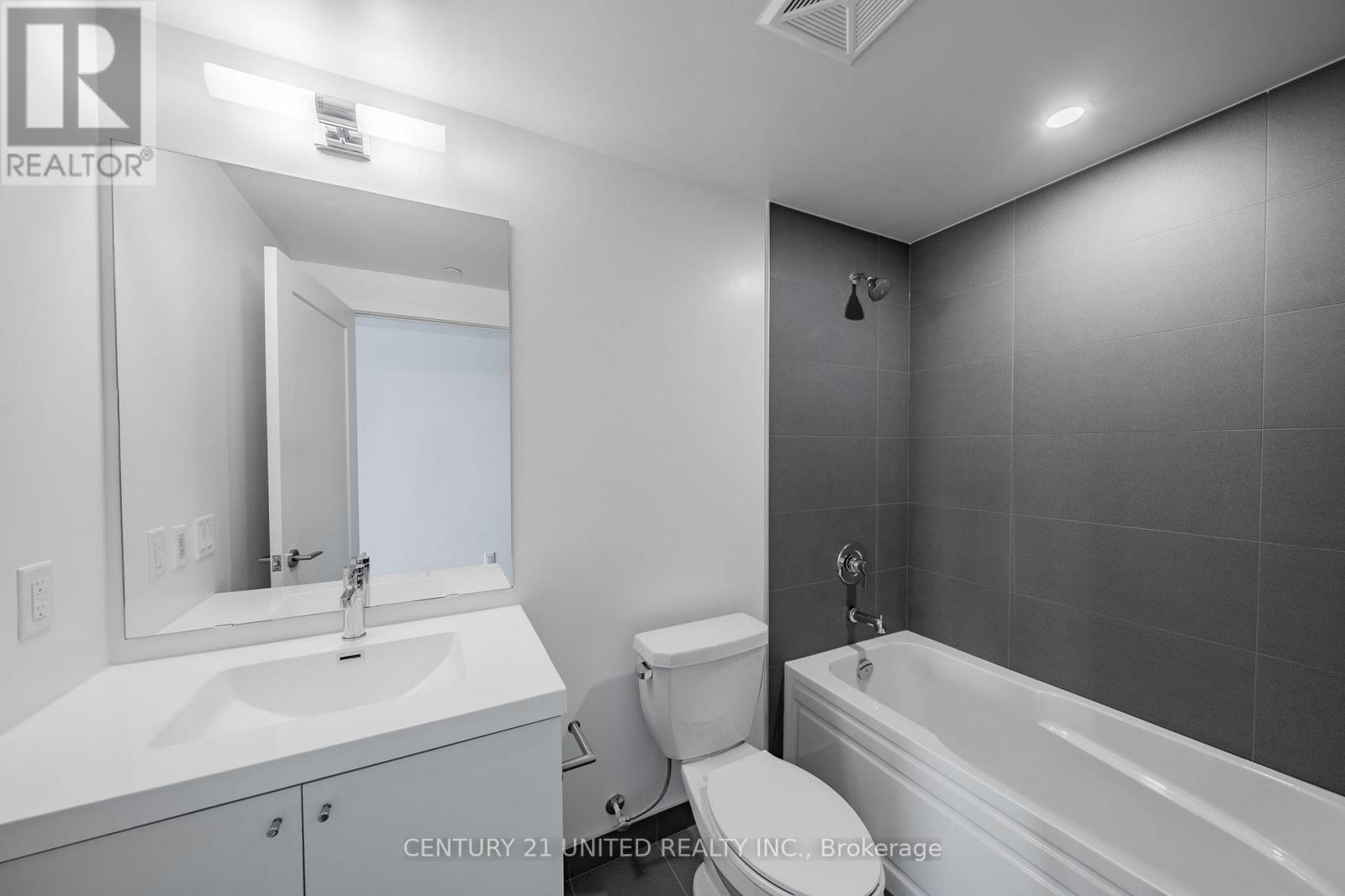 1203 - 2545 SIMCOE STREET — photo 33