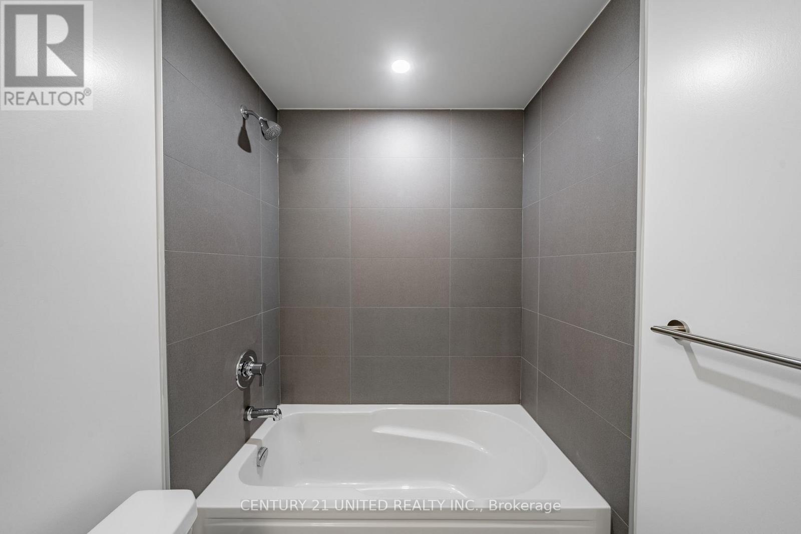 1203 - 2545 SIMCOE STREET — photo 34