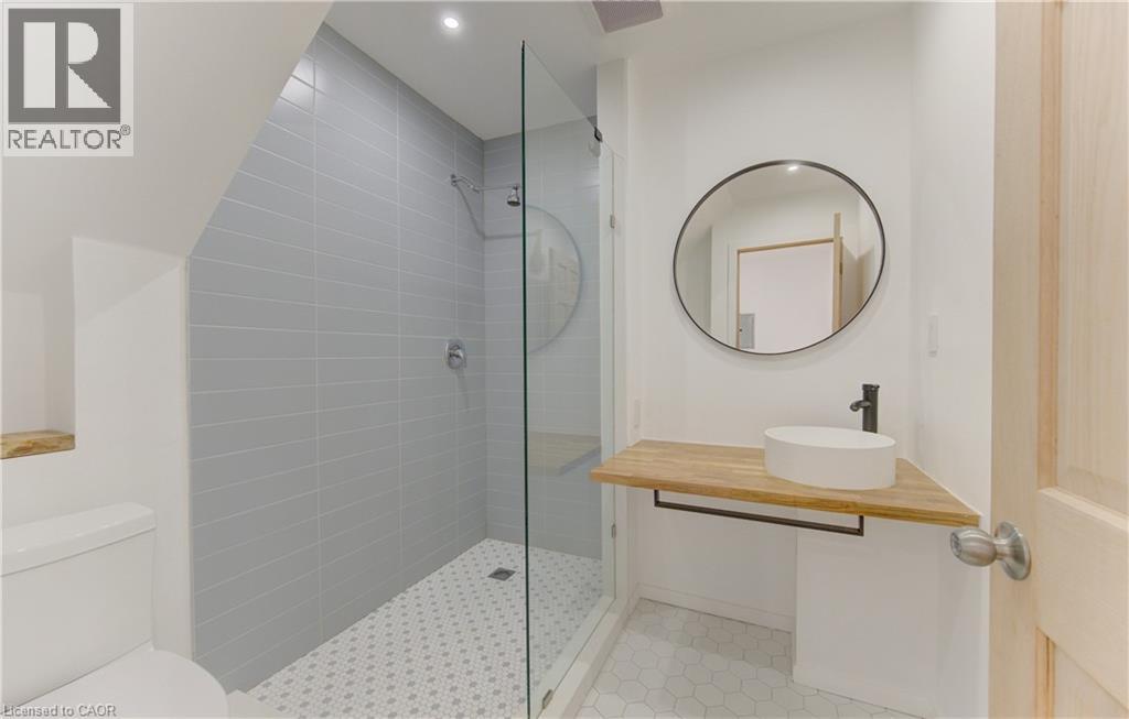 67 LOUISA Street - 23