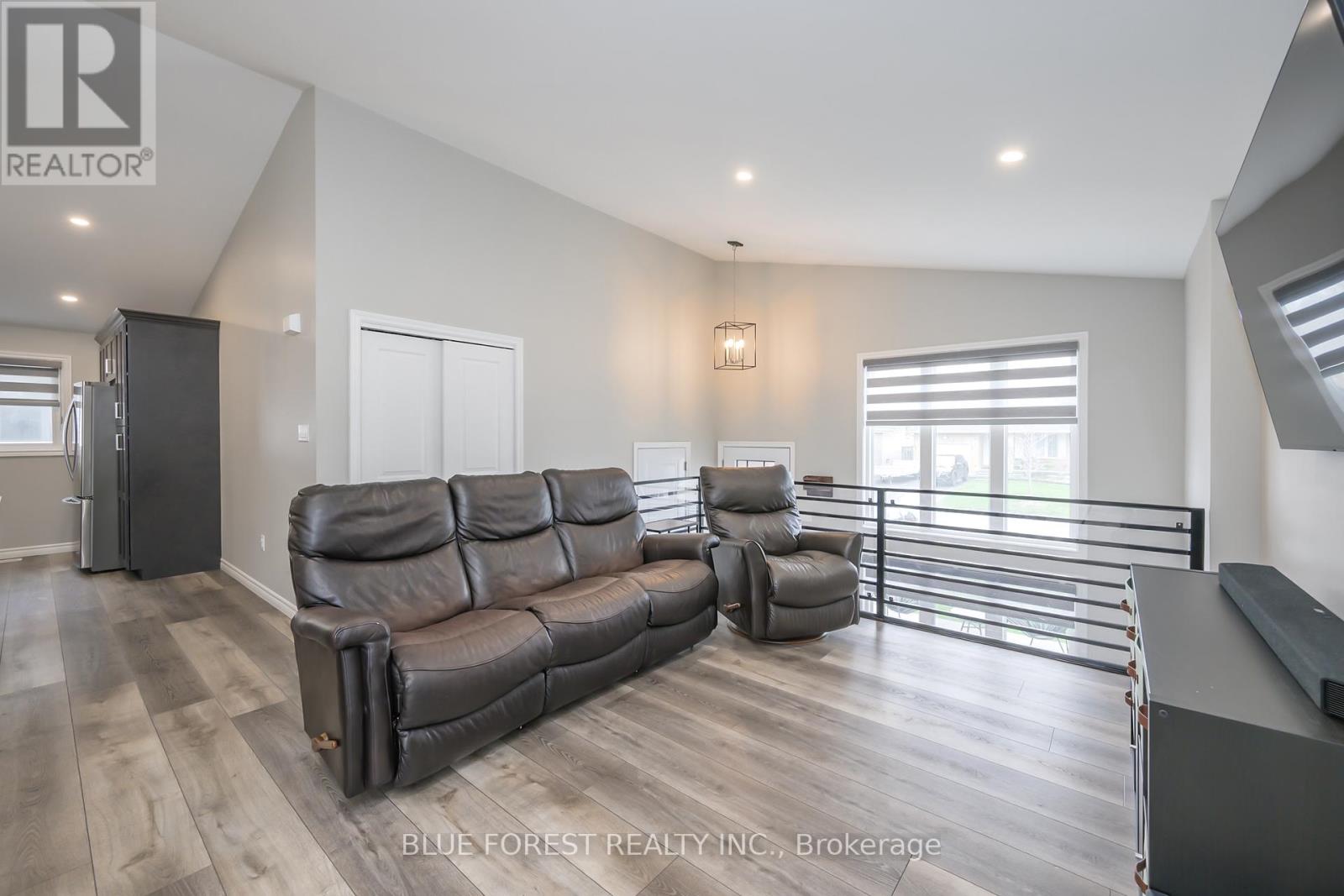 45 KINGSBRIDGE STREET Property Photo