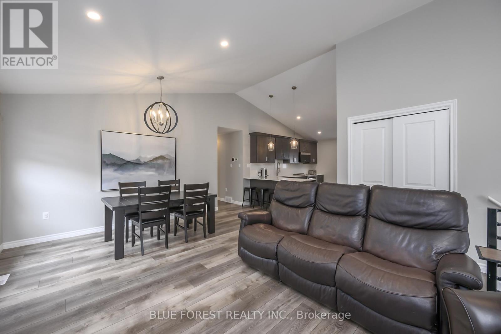 45 KINGSBRIDGE STREET Property Photo