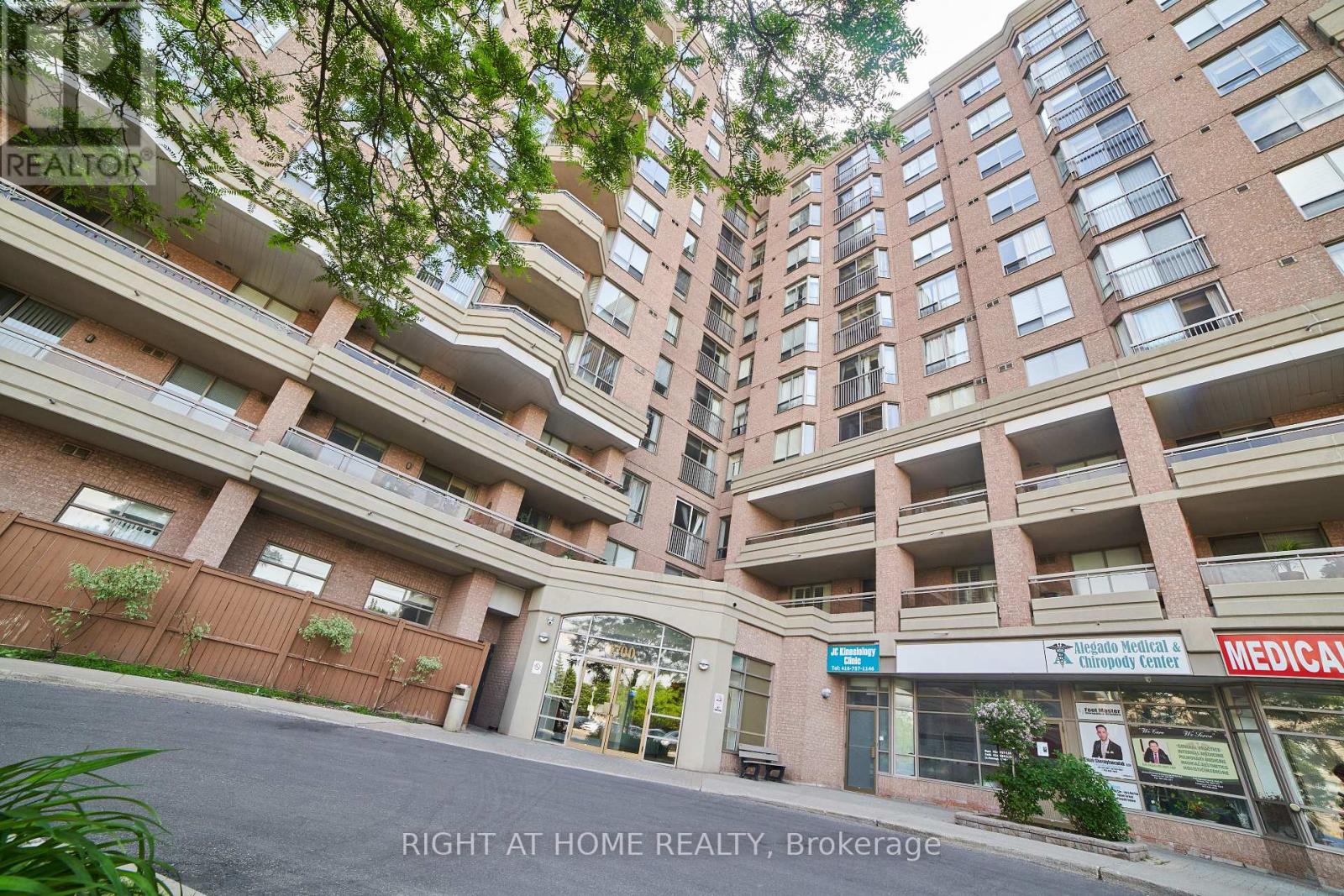 Listing photo of 609 - 1700 EGLINTON AVENUE E