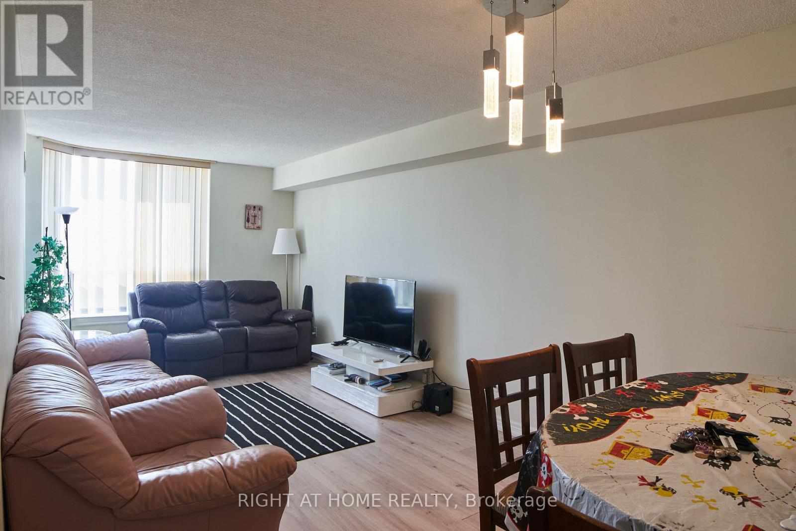 #609 1700 EGLINTON AVENUE E - 4