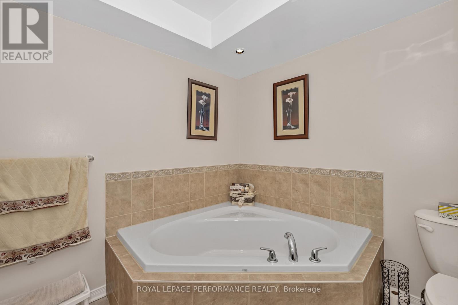 203 - 1921 ST JOSEPH BOULEVARD — photo 19