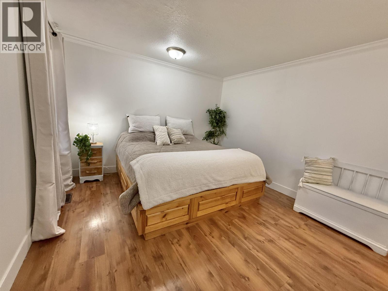 2852 PINNACLES ROAD - 23