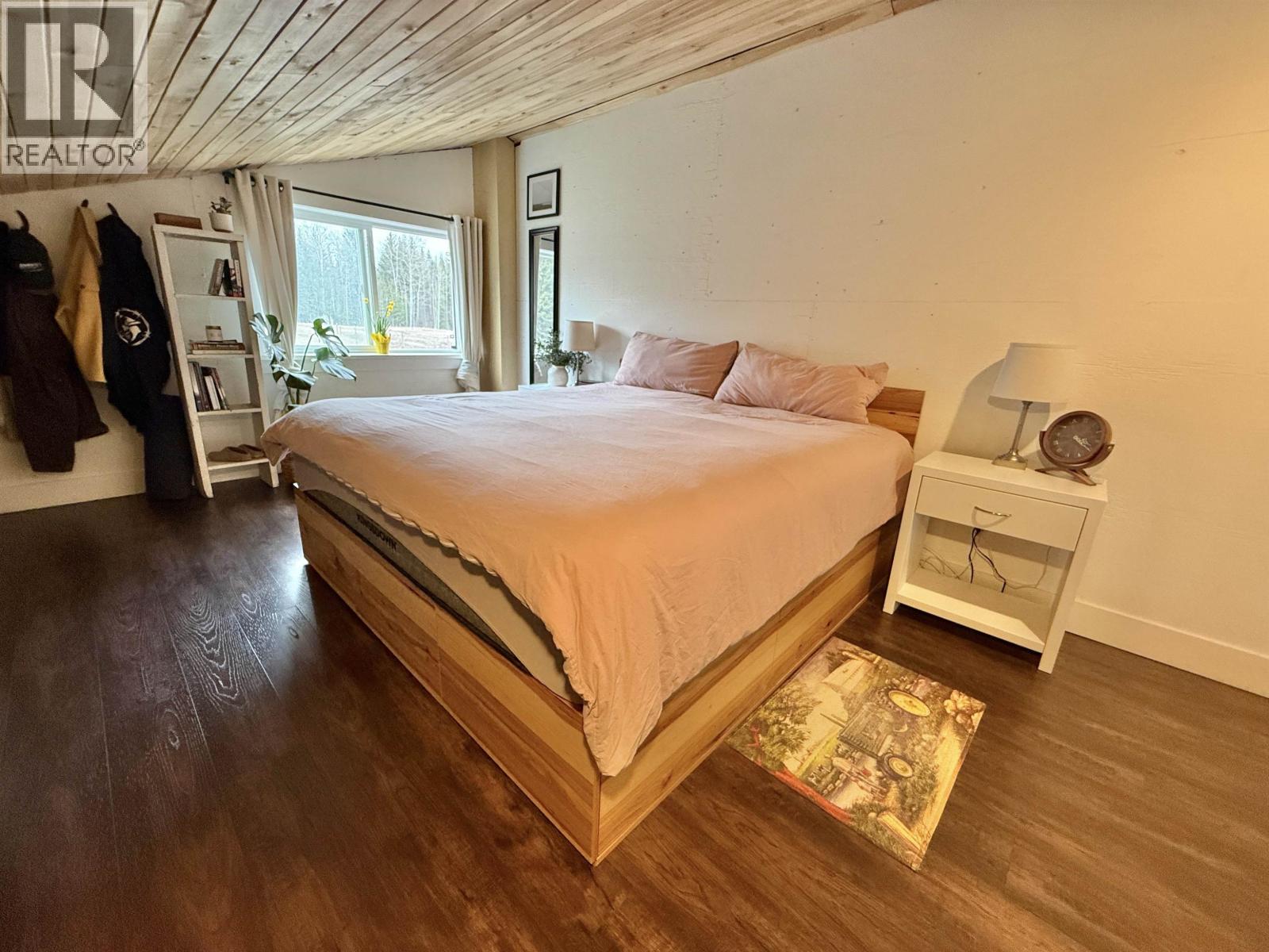 2852 PINNACLES ROAD - 32